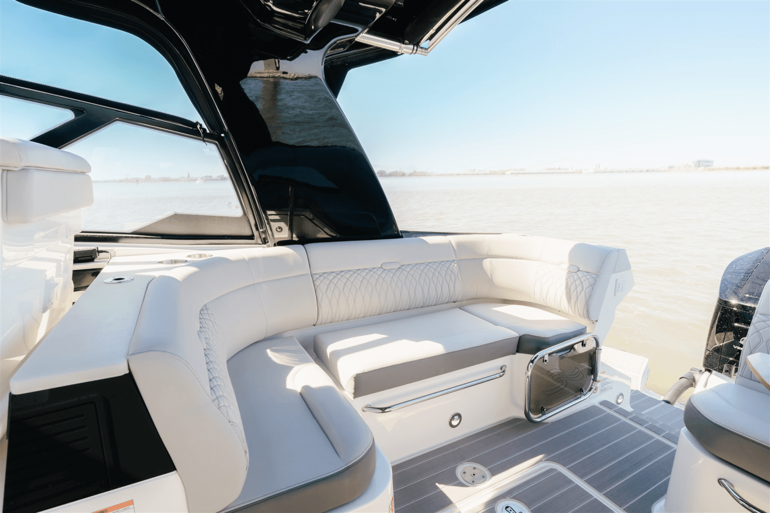 2025 Sea Ray Sundancer 370 Outboard Image Thumbnail #11