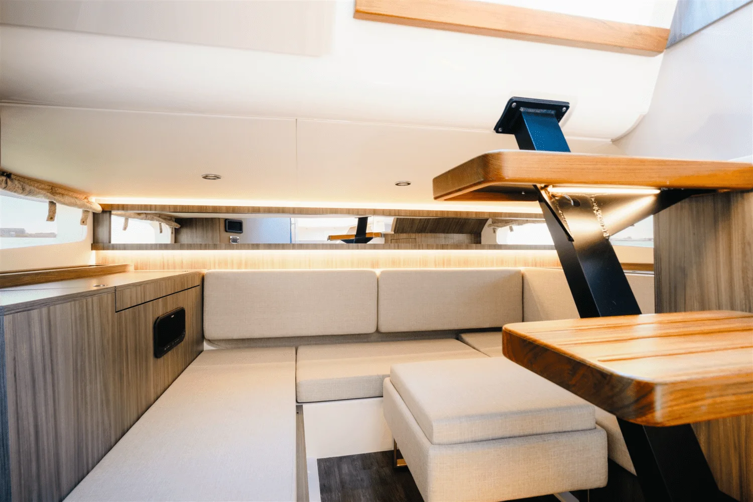 2025 Sea Ray Sundancer 370 Outboard Image Thumbnail #22