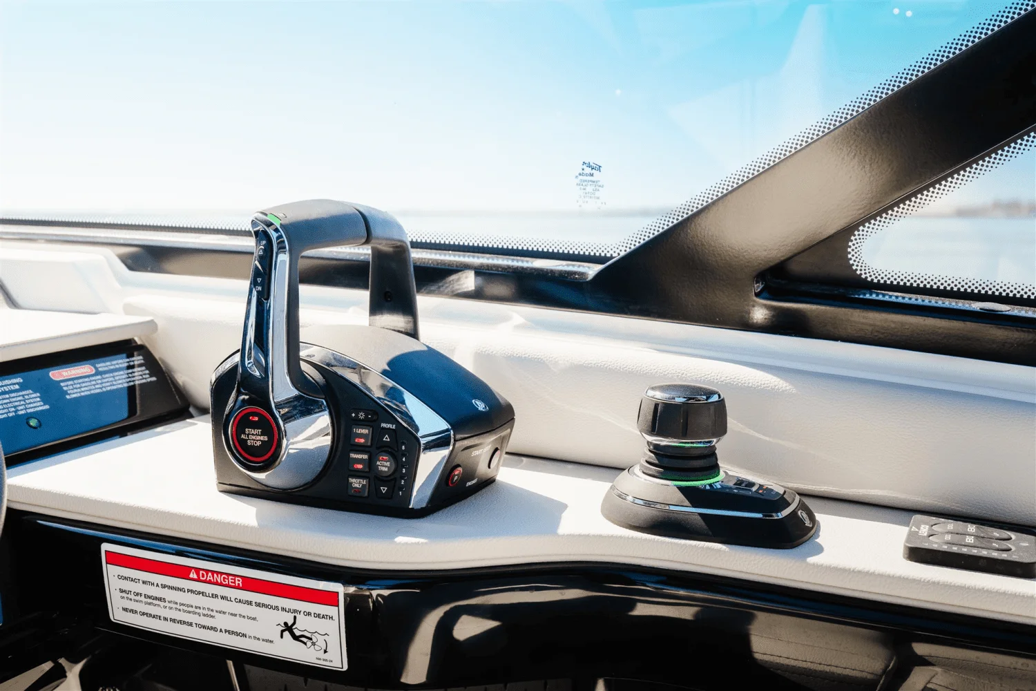 2025 Sea Ray Sundancer 370 Outboard Image Thumbnail #17