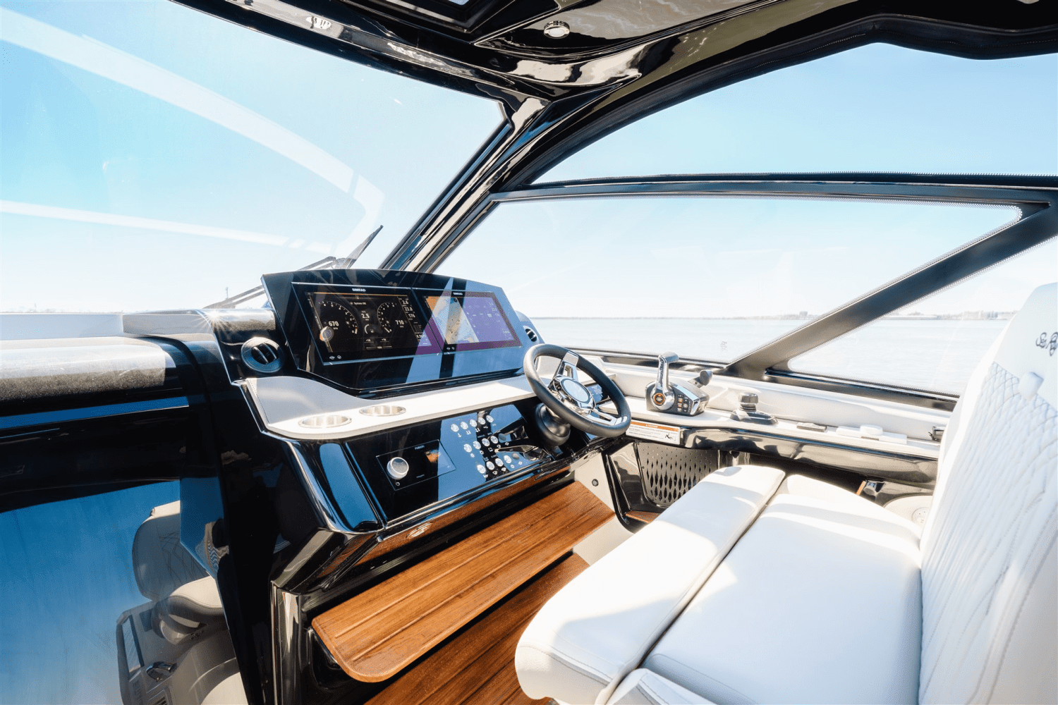 2025 Sea Ray Sundancer 370 Outboard Image Thumbnail #15