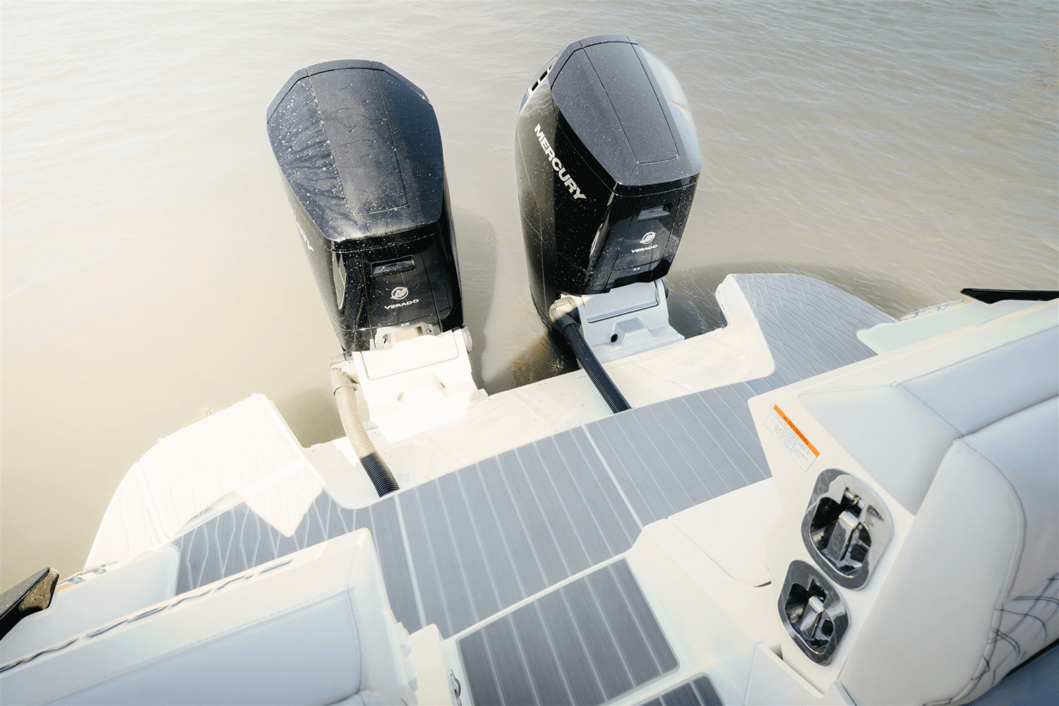 2025 Sea Ray Sundancer 370 Outboard Image Thumbnail #10