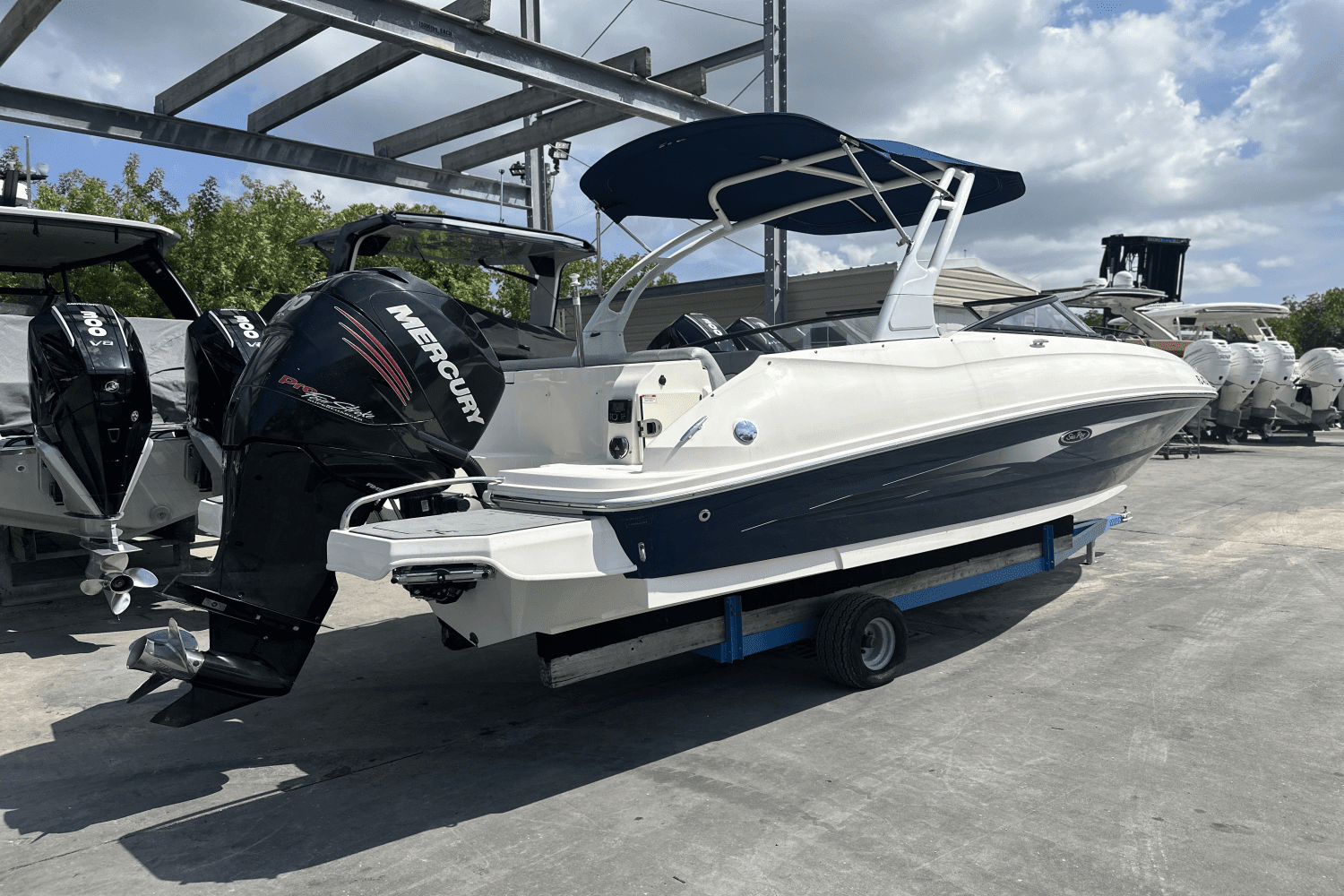 2017 Sea Ray SDX 240 OUTBOARD Image Thumbnail #2