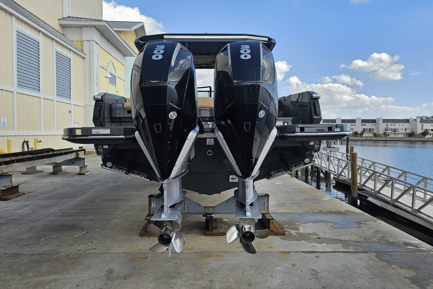 2022 Aviara AV32 Outboard Image Thumbnail #6