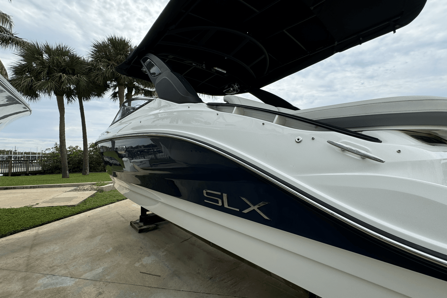 2023 Sea Ray 260 SLX OUTBOARD Image Thumbnail #1