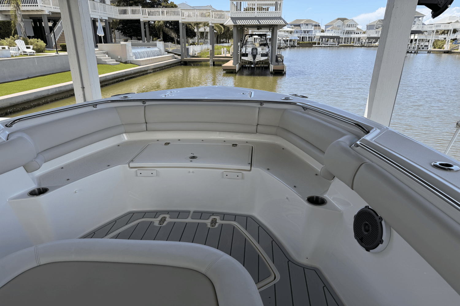 Thumbnail 4 for 2017 Boston Whaler 330 Outrage