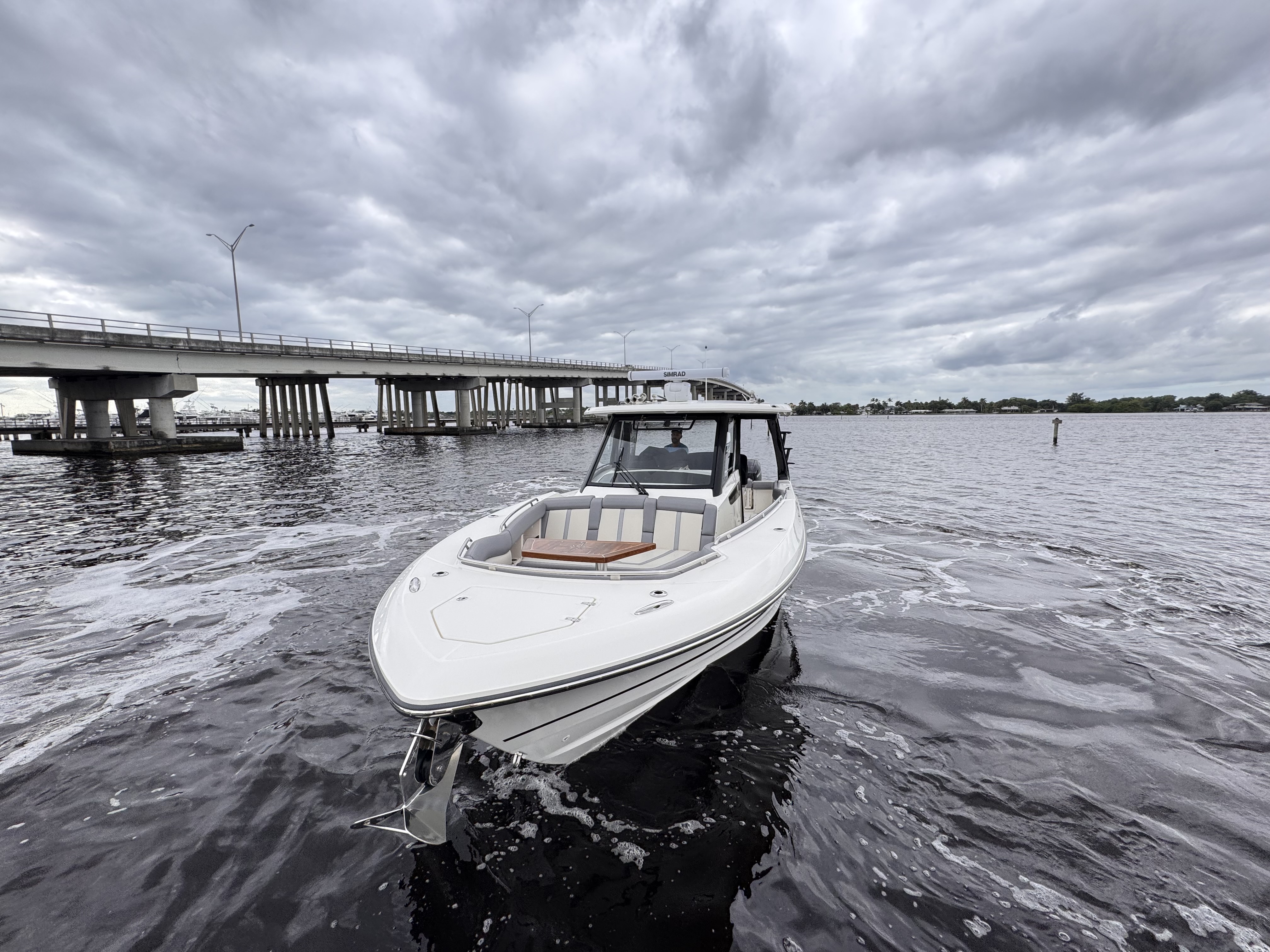 2025 Boston Whaler 350 Realm Image Thumbnail #2