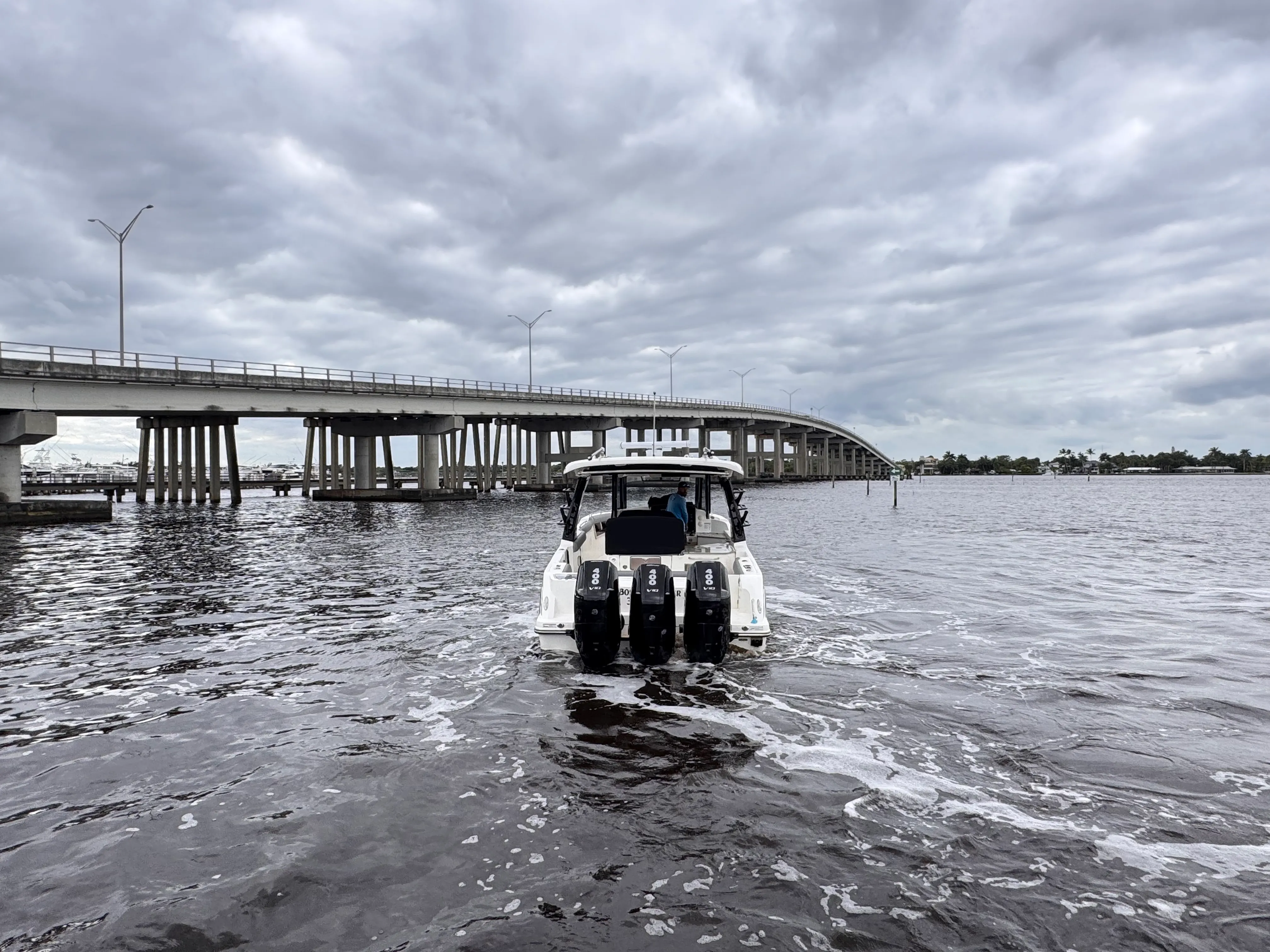 2025 Boston Whaler 350 Realm Image Thumbnail #5