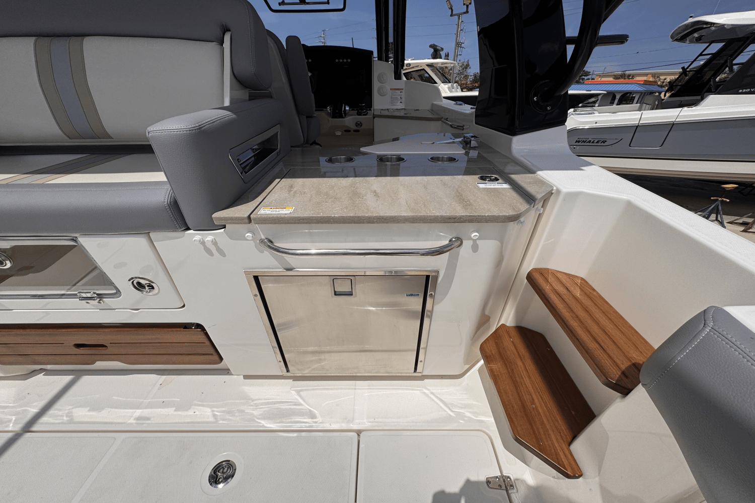 2025 Boston Whaler 350 Realm Image Thumbnail #9