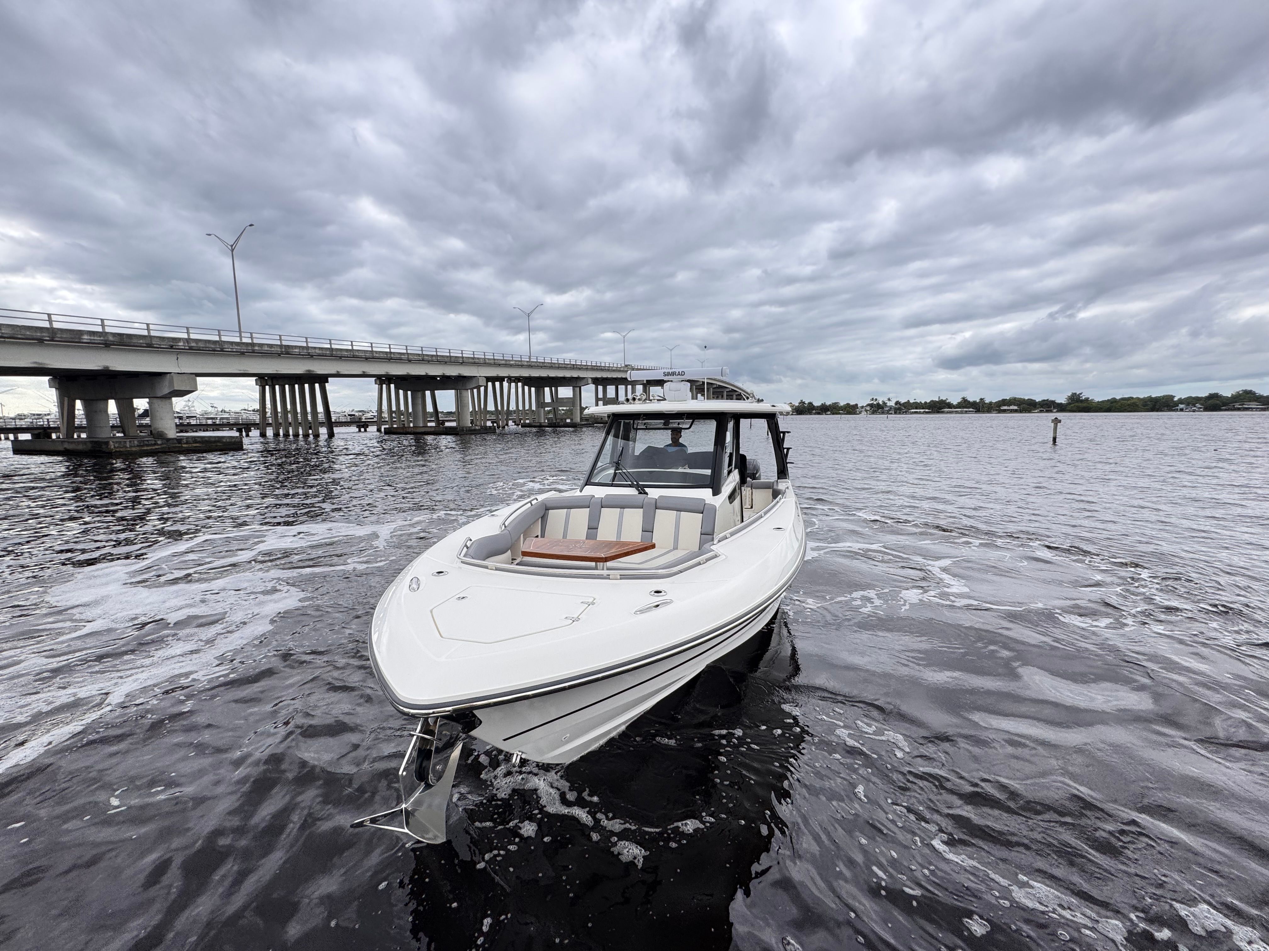 2025 Boston Whaler 350 Realm Image Thumbnail #2