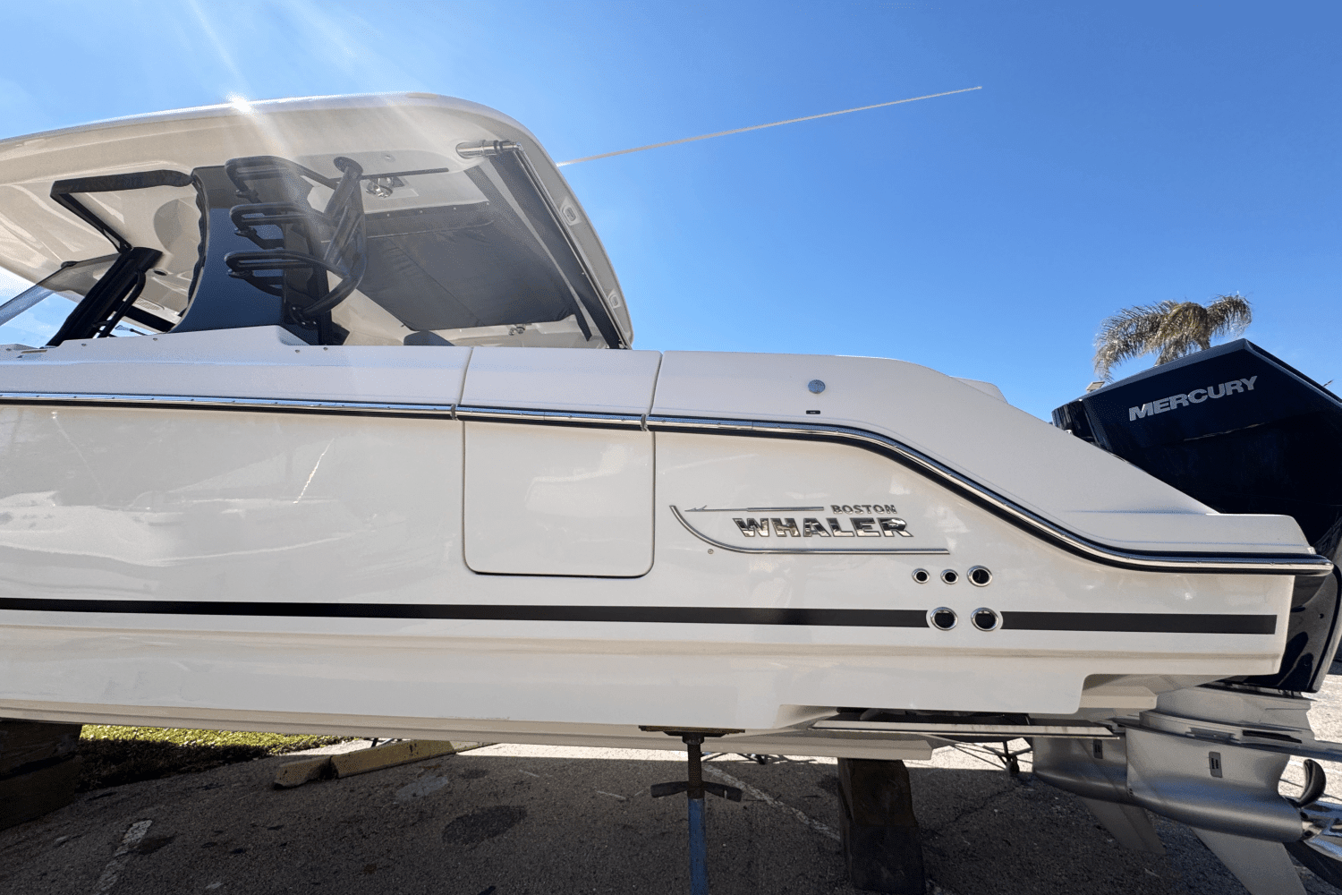 2025 Boston Whaler 350 Realm Image Thumbnail #9