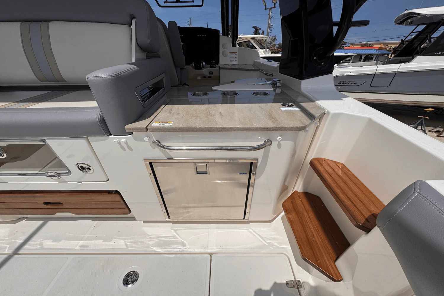 2025 Boston Whaler 350 Realm Image Thumbnail #15