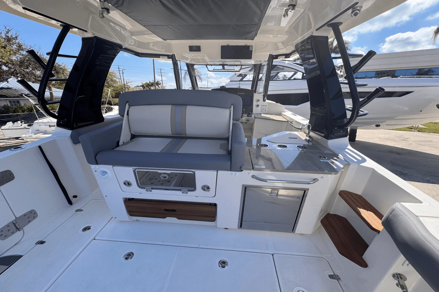 2025 Boston Whaler 350 Realm Image Thumbnail #13