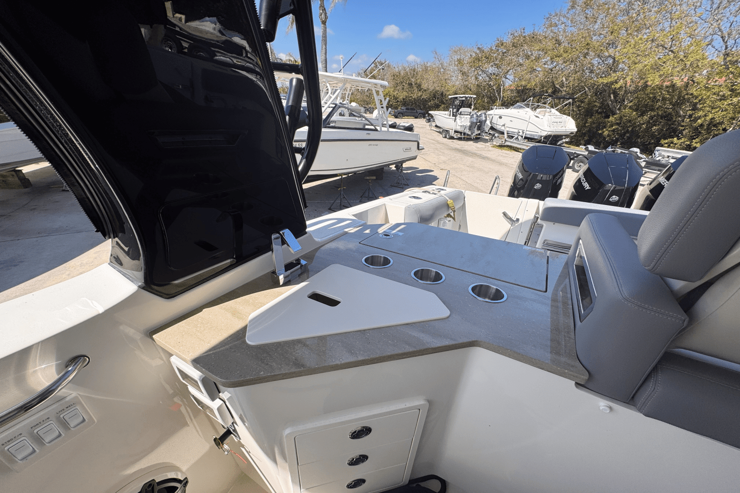 2025 Boston Whaler 350 Realm Image Thumbnail #17