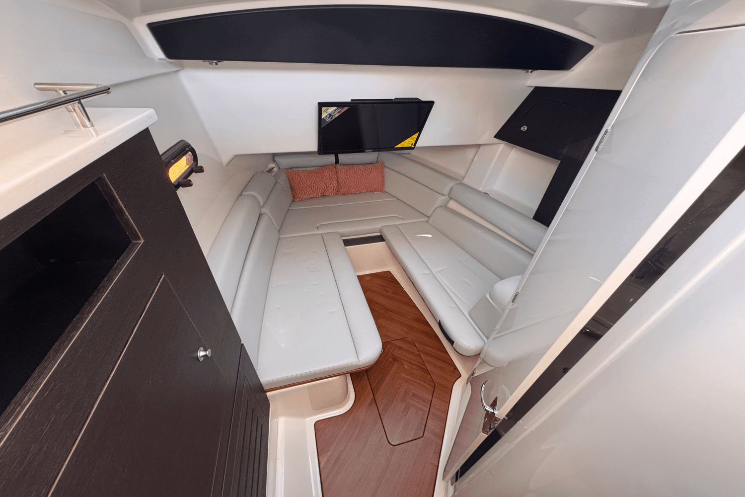 2025 Boston Whaler 350 Realm Image Thumbnail #31