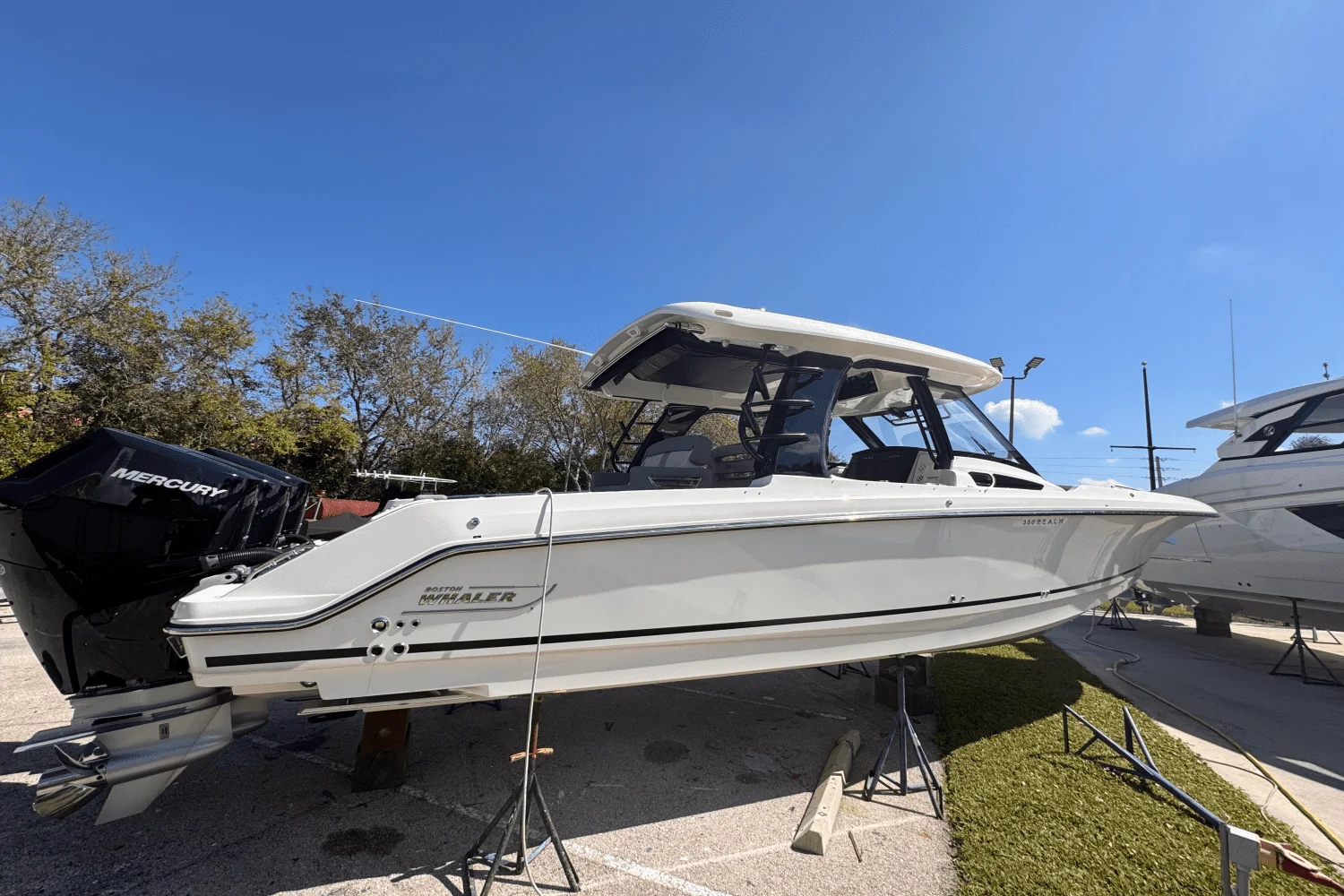 2025 Boston Whaler 350 Realm Image Thumbnail #8