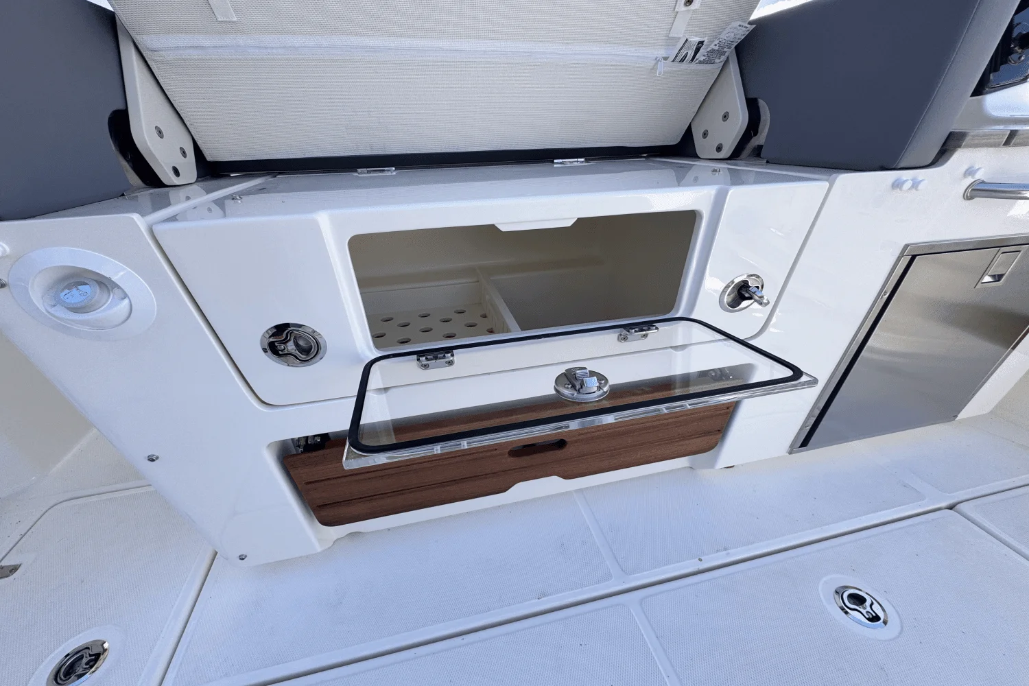 2025 Boston Whaler 350 Realm Image Thumbnail #14