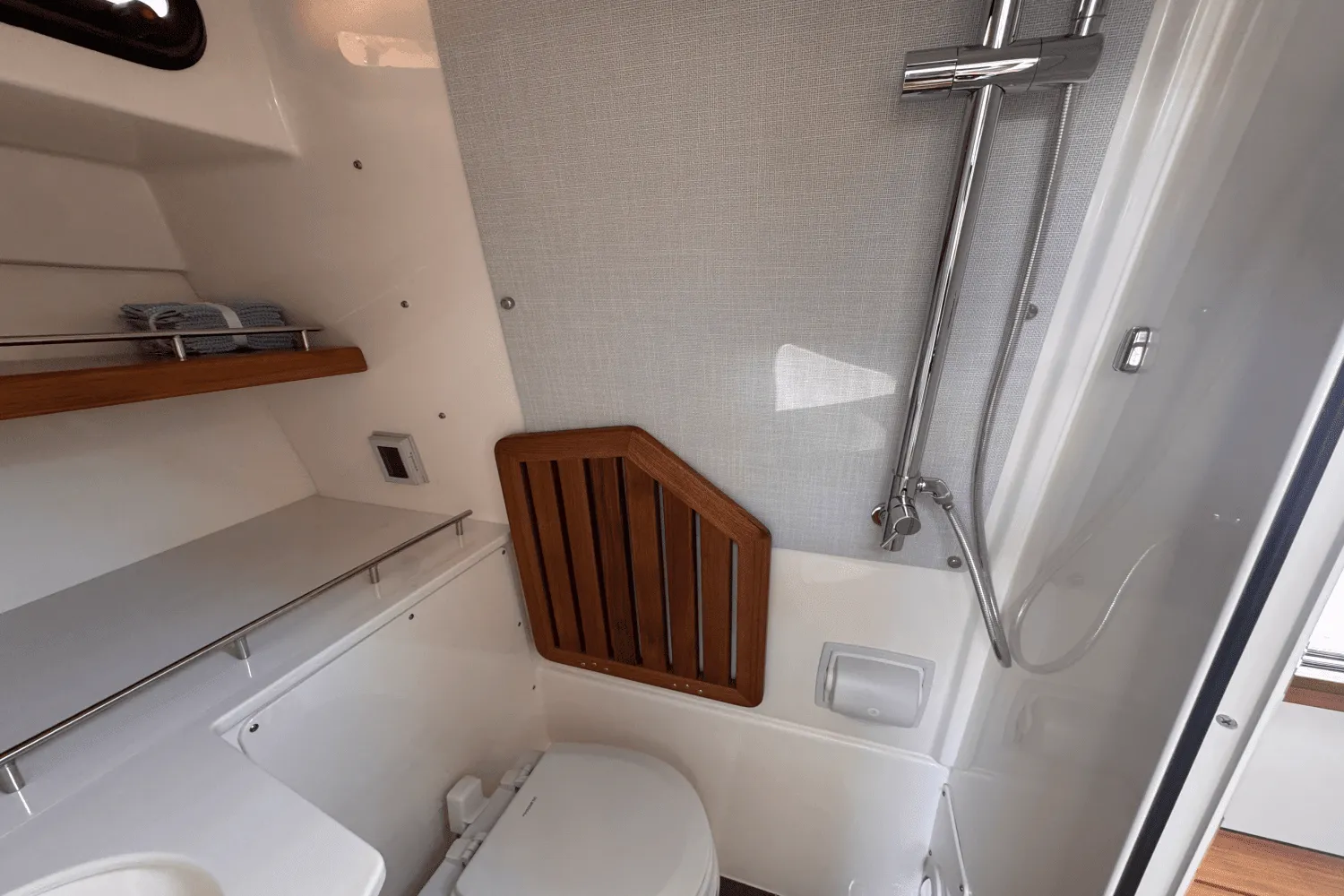 2025 Boston Whaler 350 Realm Image Thumbnail #29