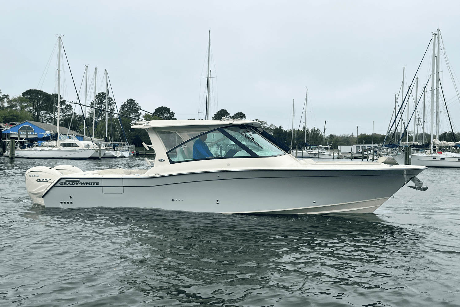 2025 Grady-White Freedom 345 Image Thumbnail #3