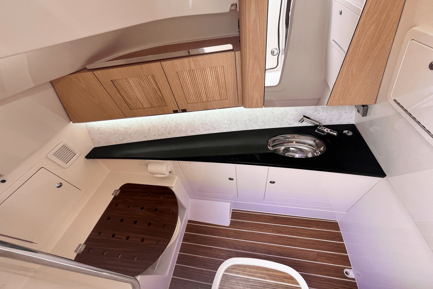 2025 Grady-White Freedom 345 Image Thumbnail #31