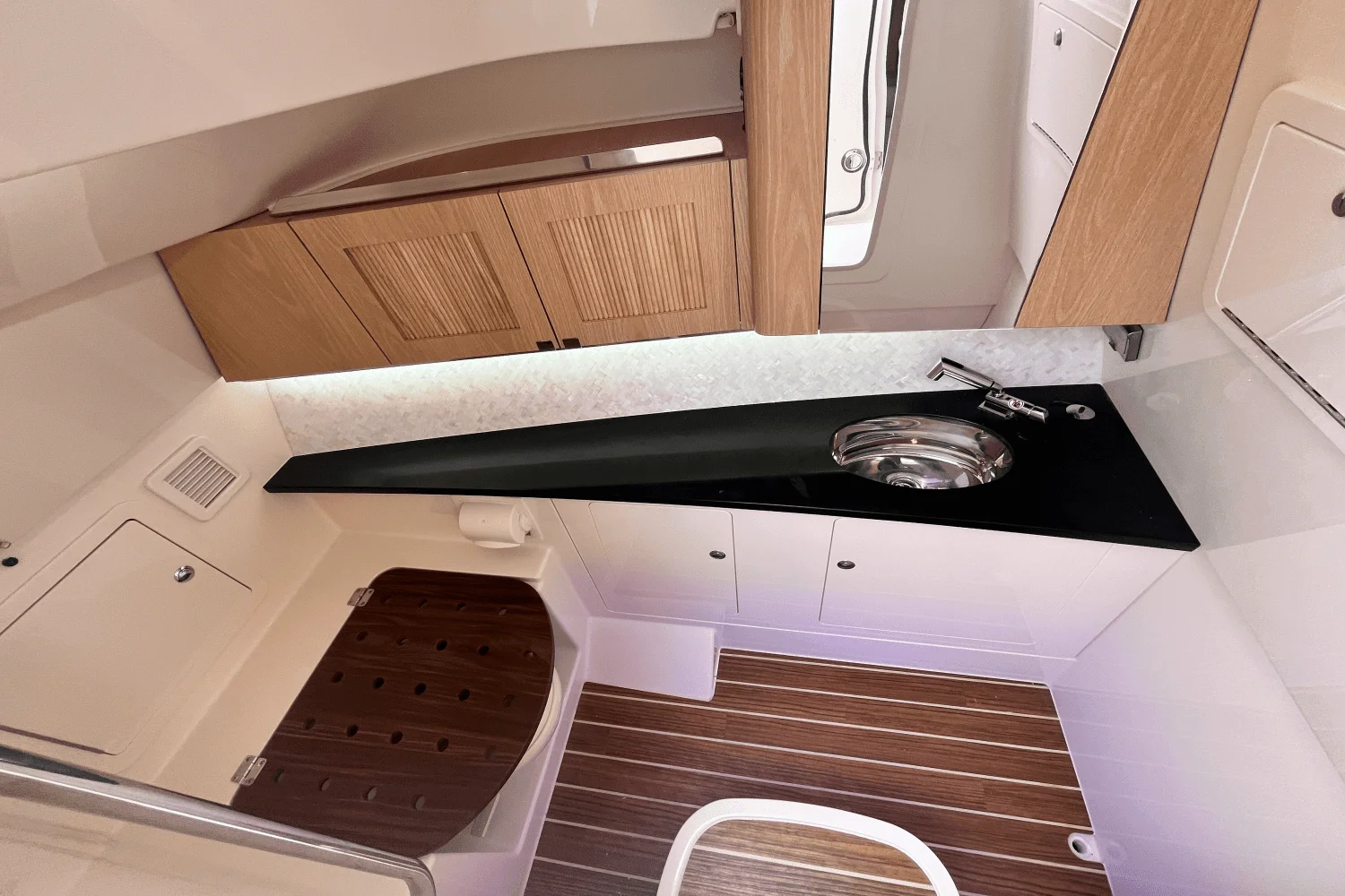 2025 Grady-White Freedom 345 Image Thumbnail #31