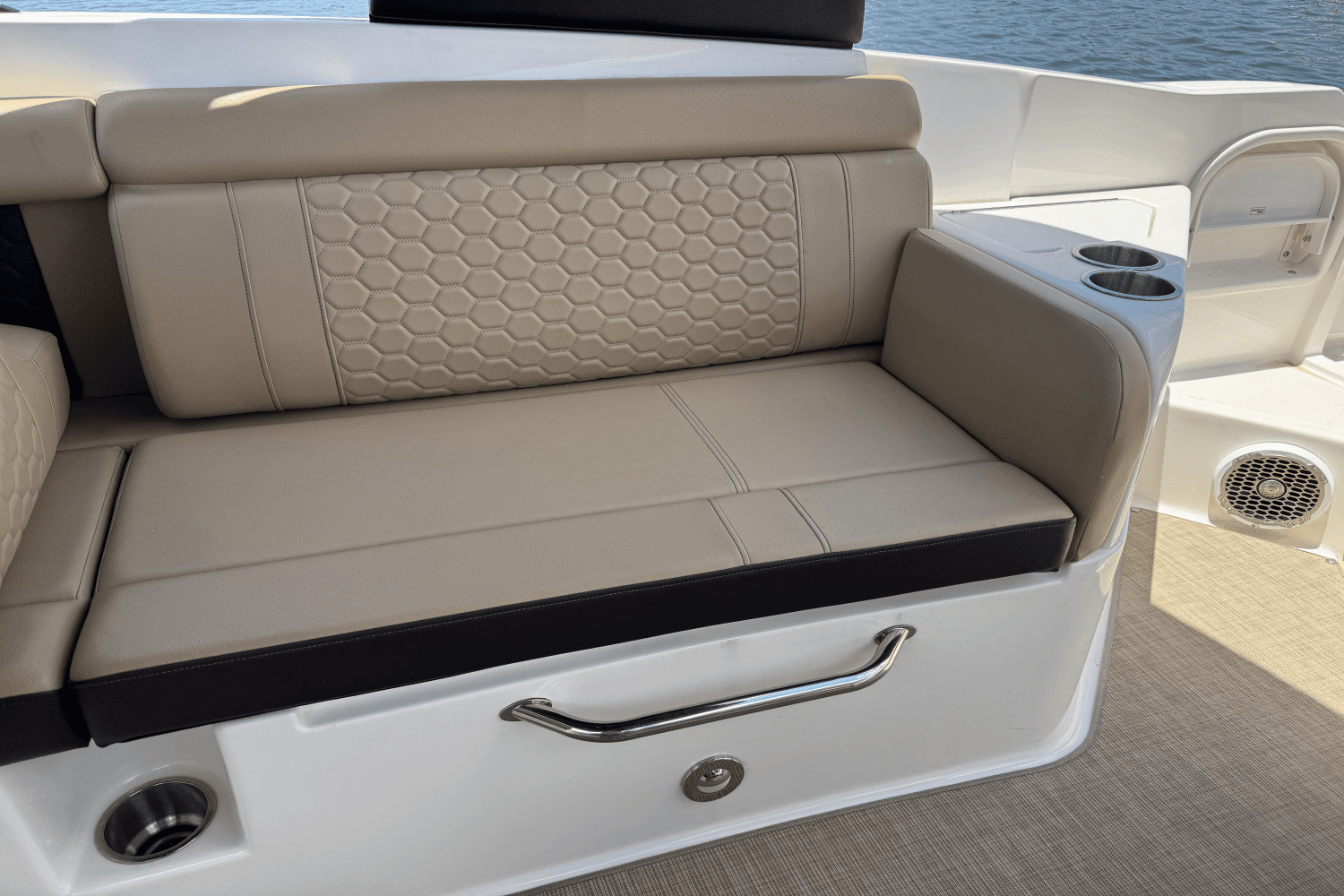 2018 Sea Ray SDX 270 Outboard Image Thumbnail #17