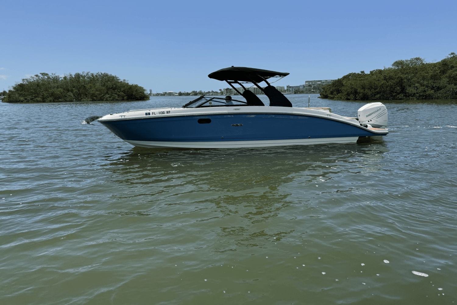 2018 Sea Ray SDX 270 Outboard Image Thumbnail #2