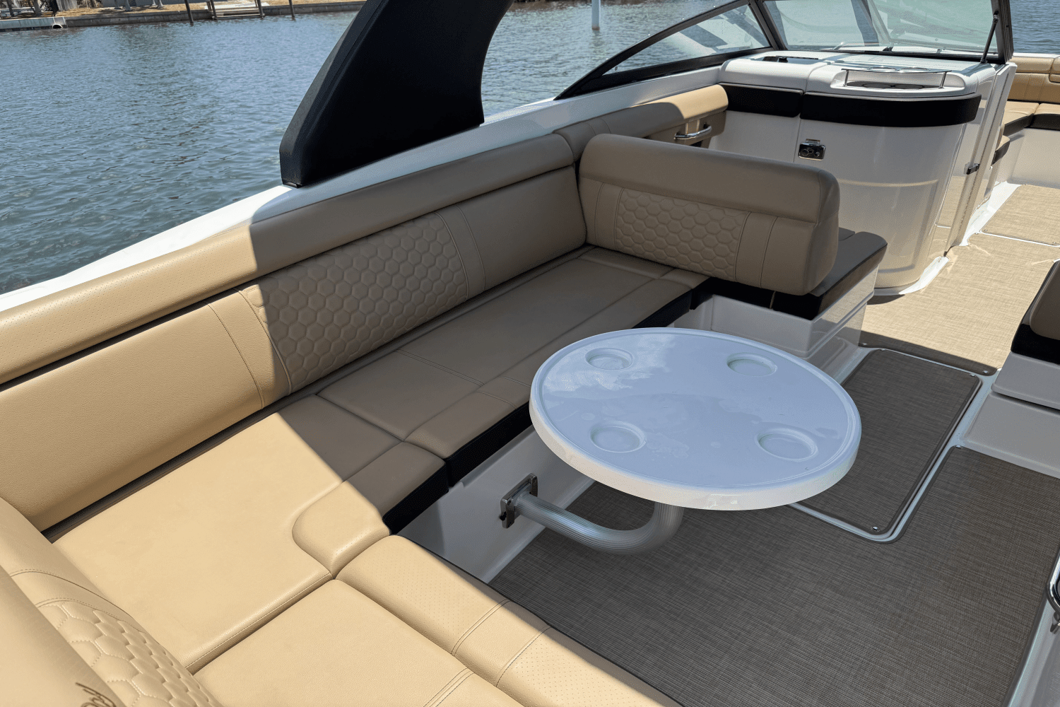 2018 Sea Ray SDX 270 Outboard Image Thumbnail #16