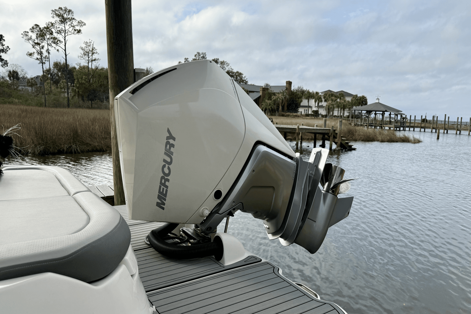 2020 Sea Ray SDX 270 Outboard Image Thumbnail #2