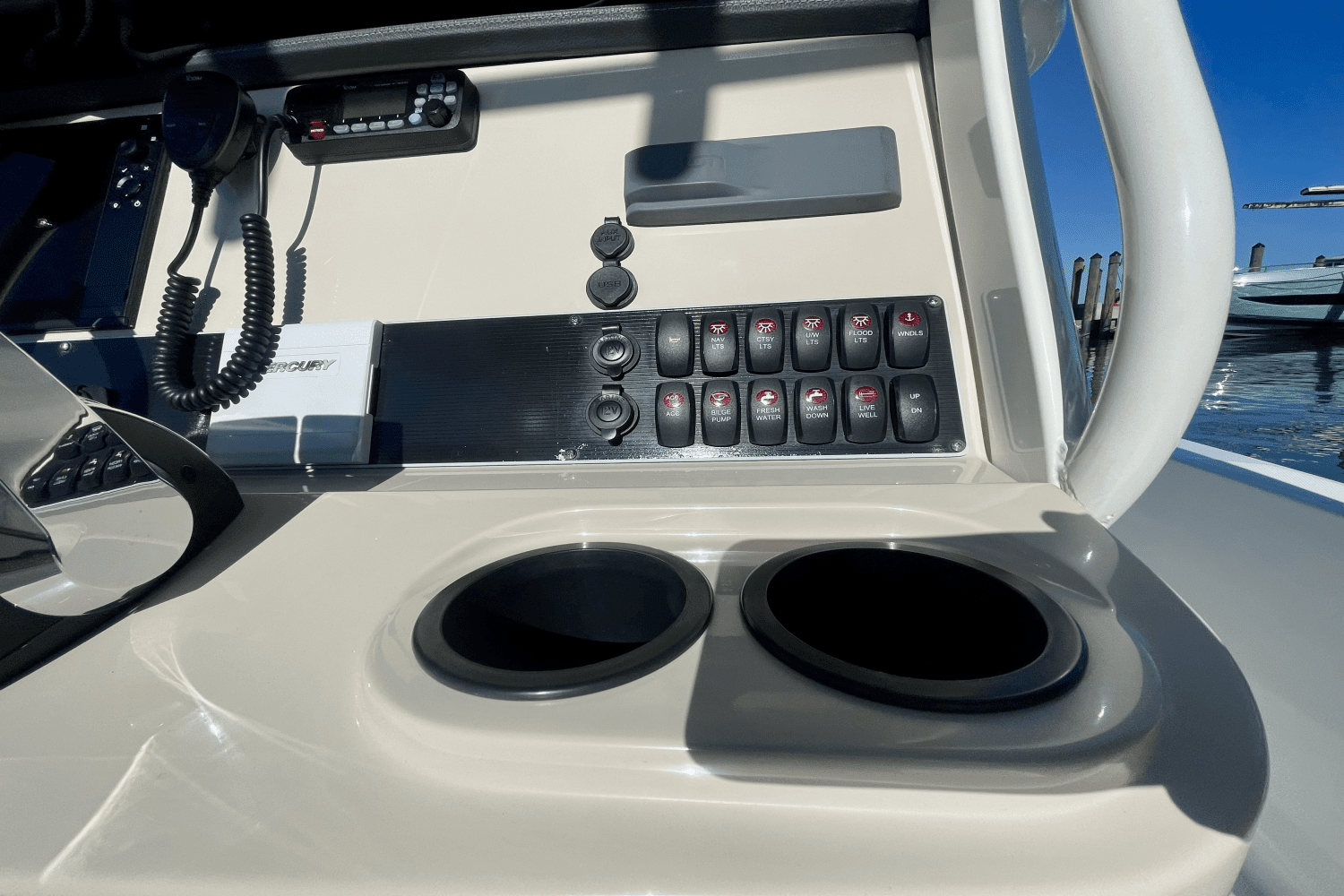 2020 Boston Whaler 270 Dauntless Image Thumbnail #11