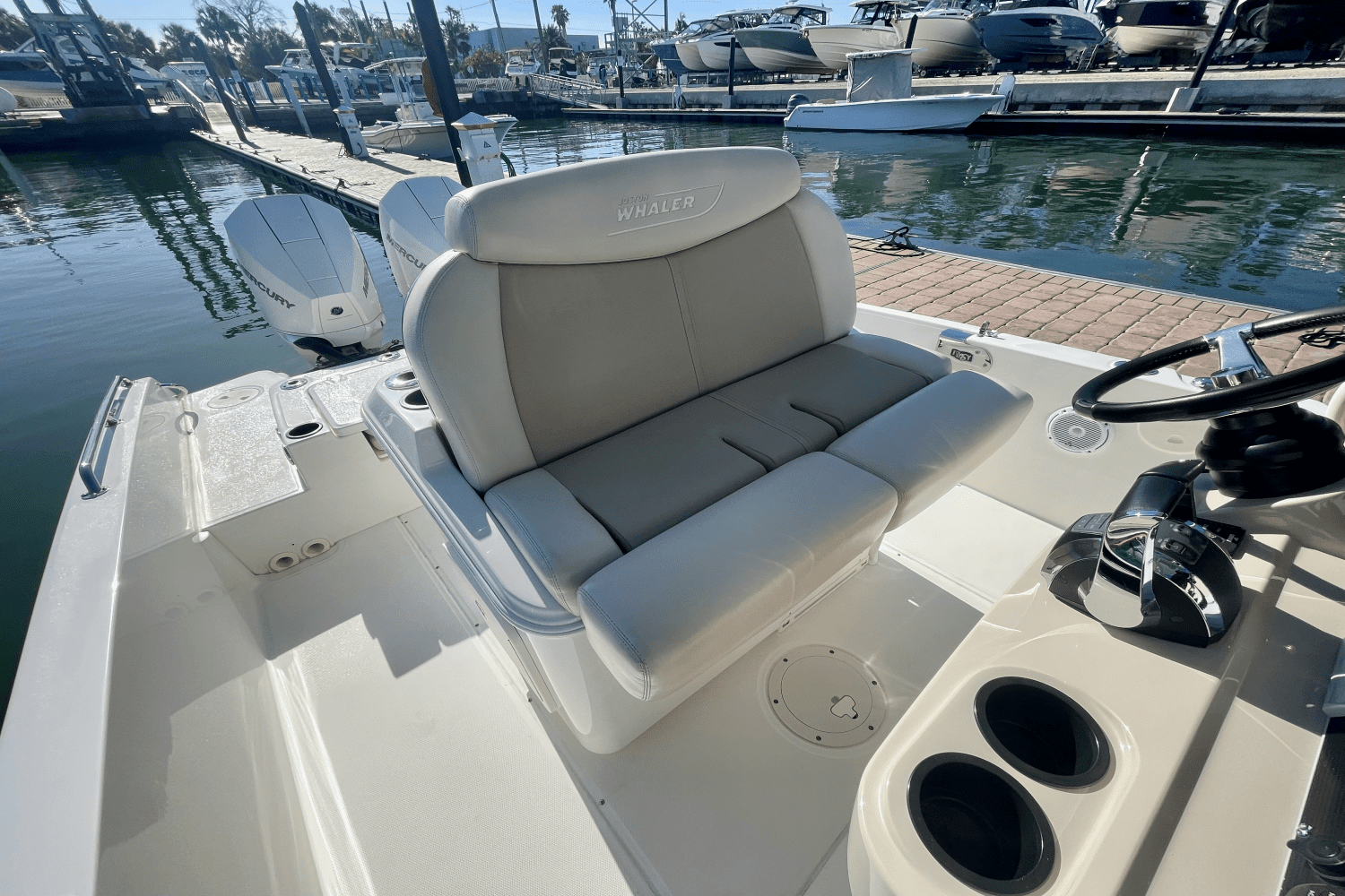 2020 Boston Whaler 270 Dauntless Image Thumbnail #8