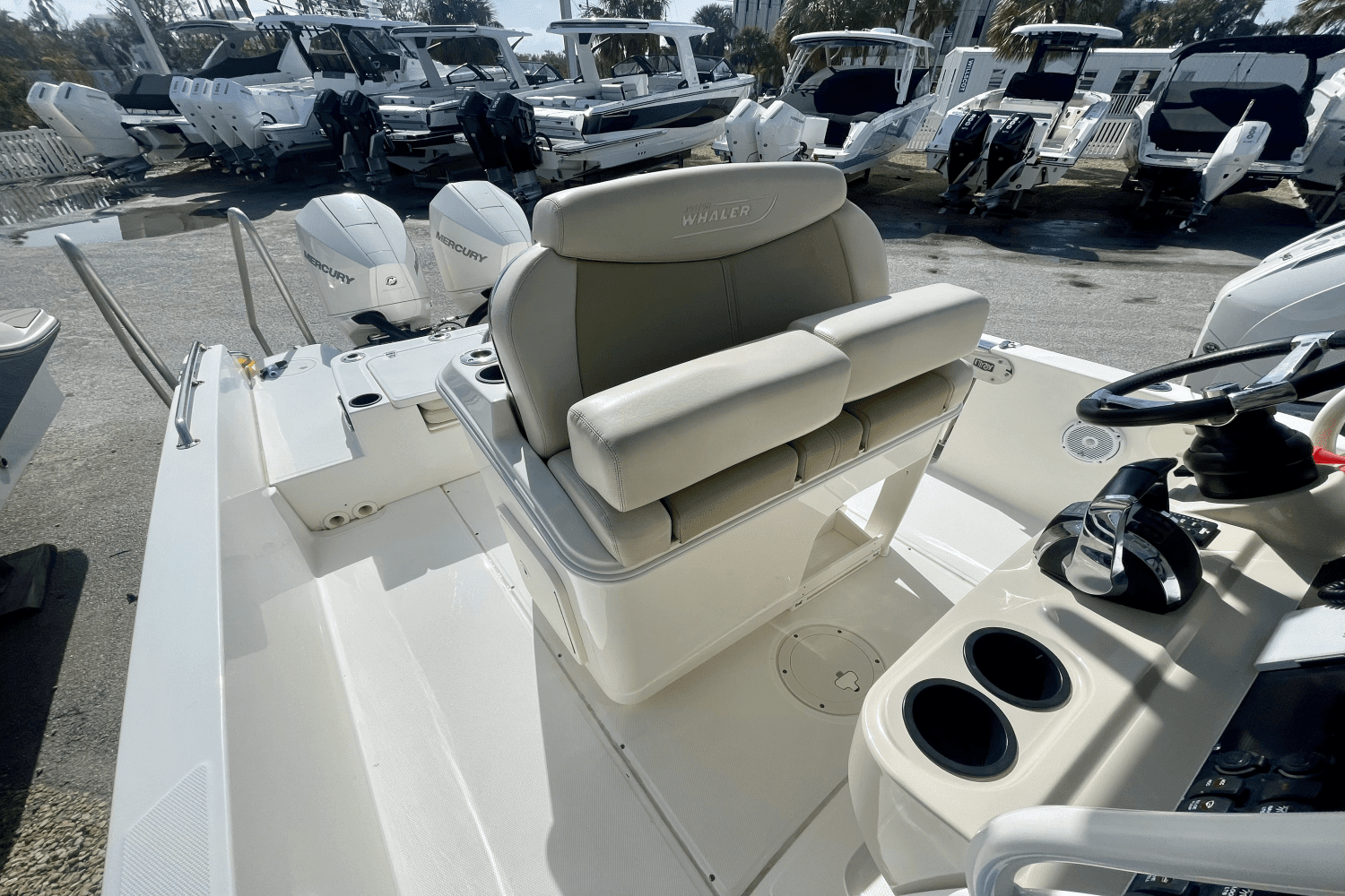 2020 Boston Whaler 270 Dauntless Image Thumbnail #7