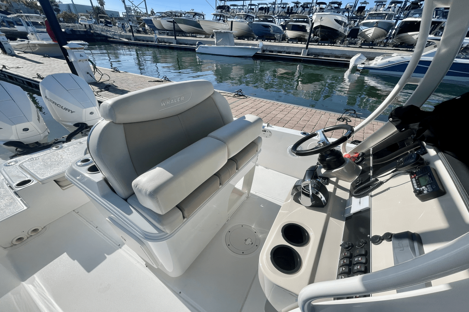 2020 Boston Whaler 270 Dauntless Image Thumbnail #9