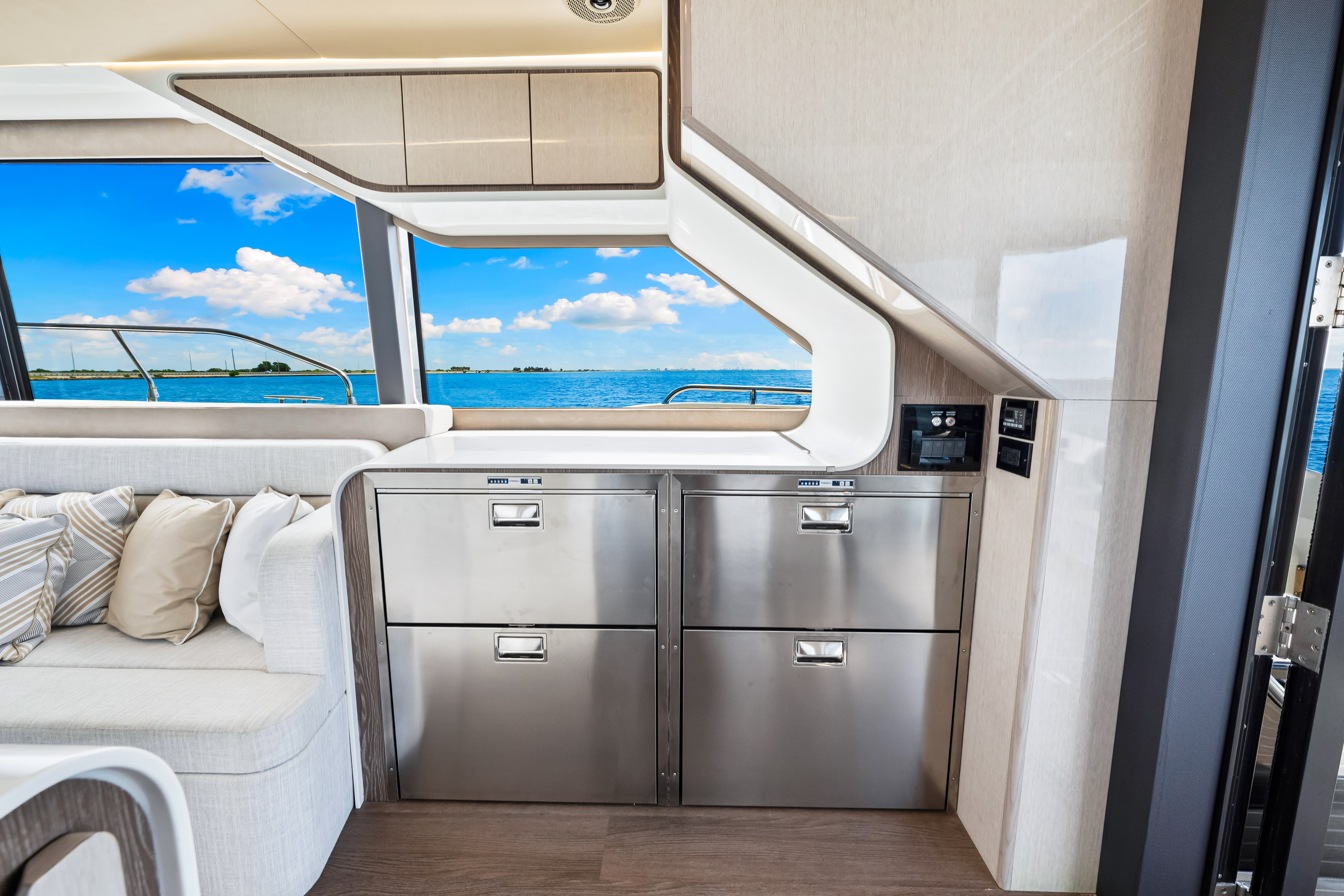 2025 Cruisers Yachts 57 Fly Image Thumbnail #42