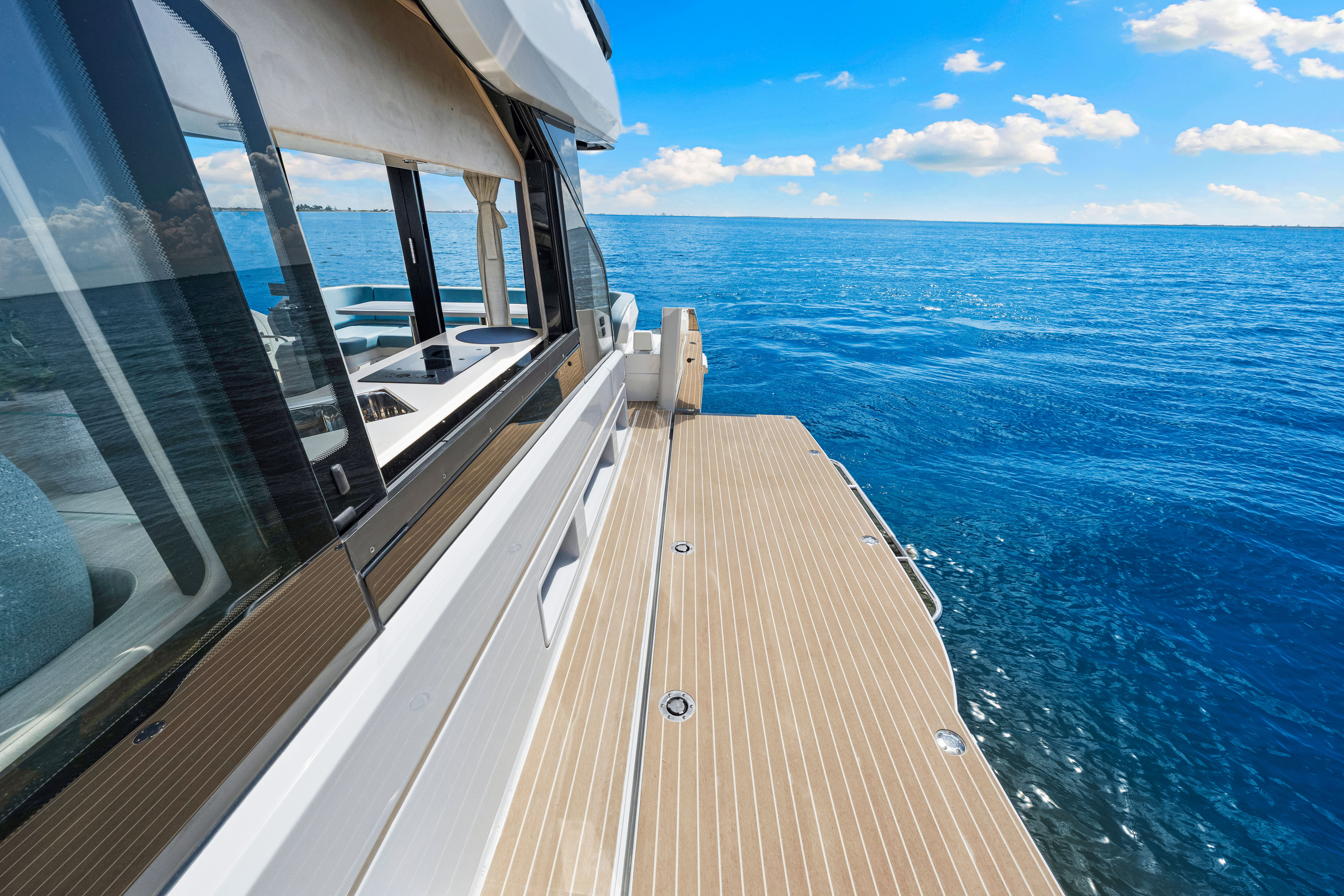 2025 Cruisers Yachts 57 Fly Image Thumbnail #22