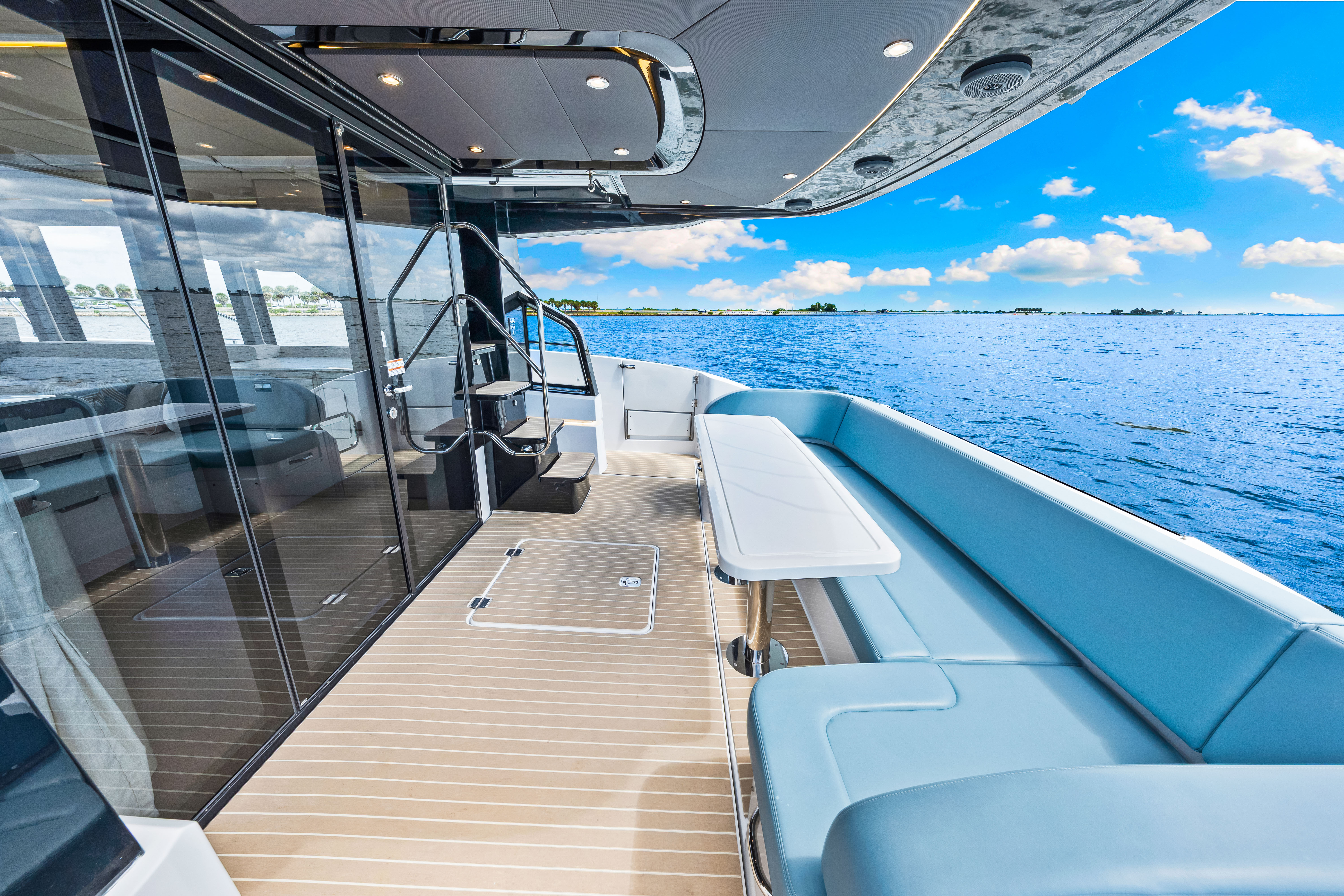 2025 Cruisers Yachts 57 Fly Image Thumbnail #20