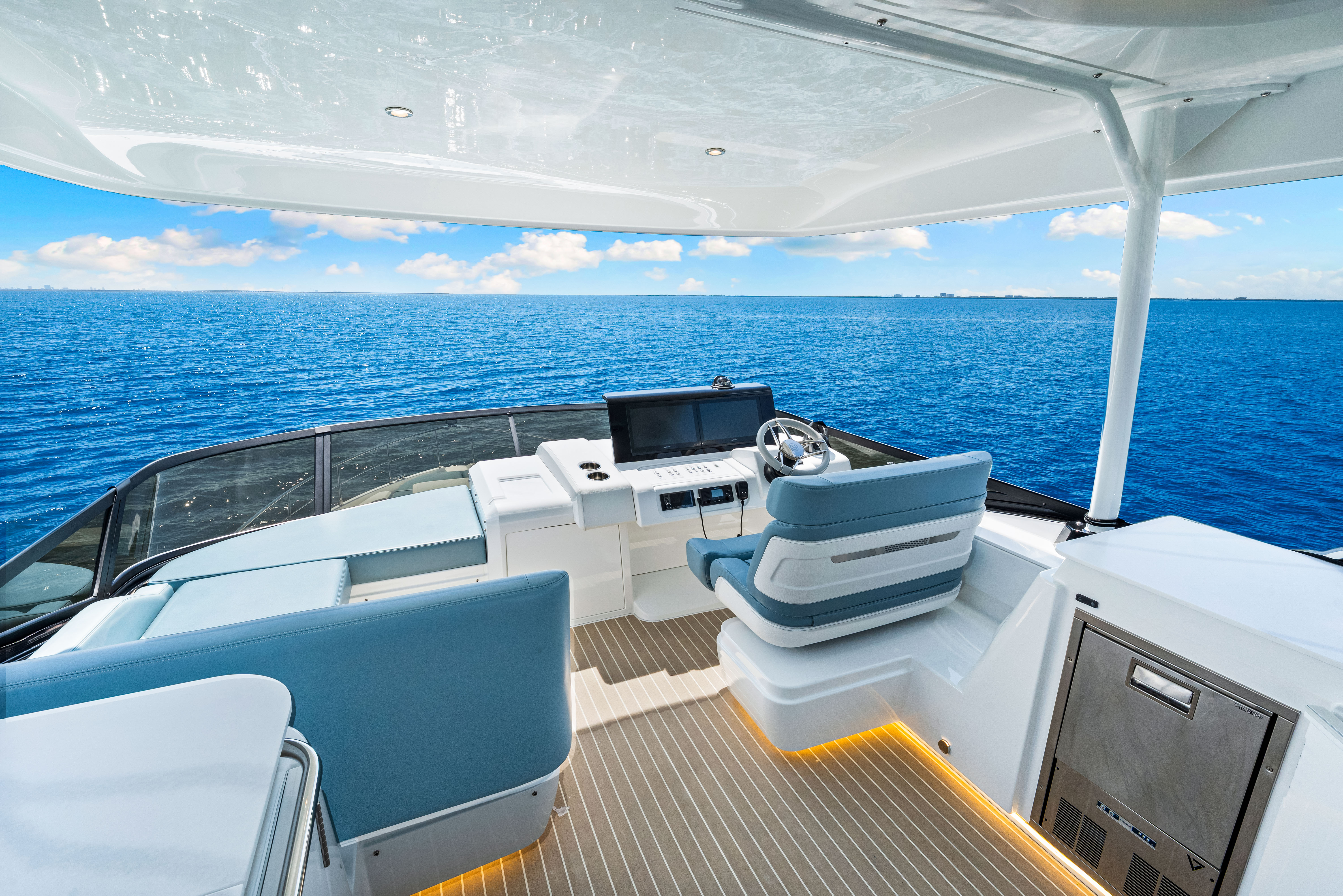 2025 Cruisers Yachts 57 Fly Image Thumbnail #31