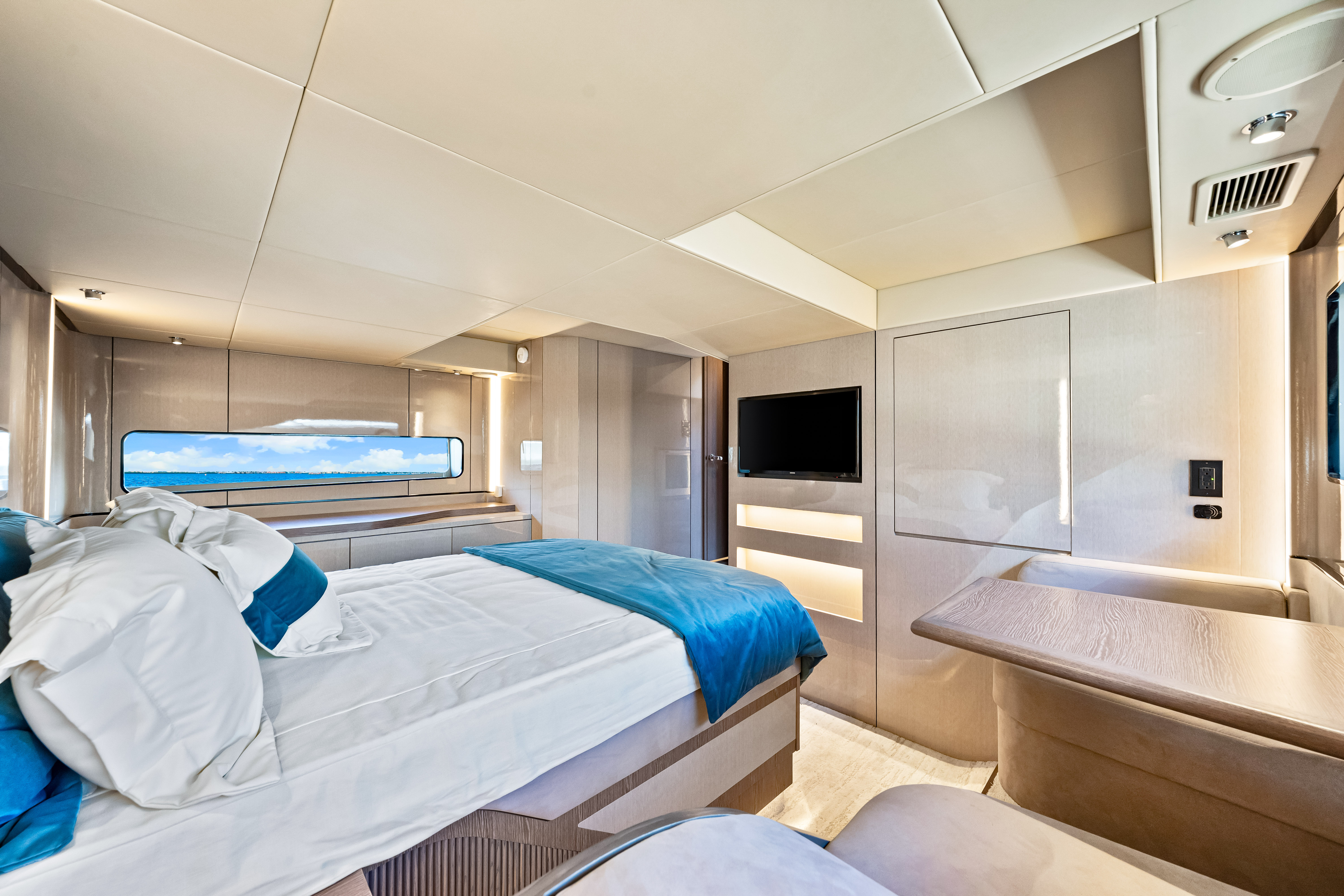 2025 Cruisers Yachts 57 Fly Image Thumbnail #51