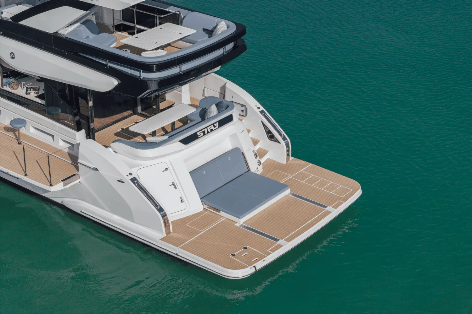 2025 Cruisers Yachts 57 Fly Image Thumbnail #18