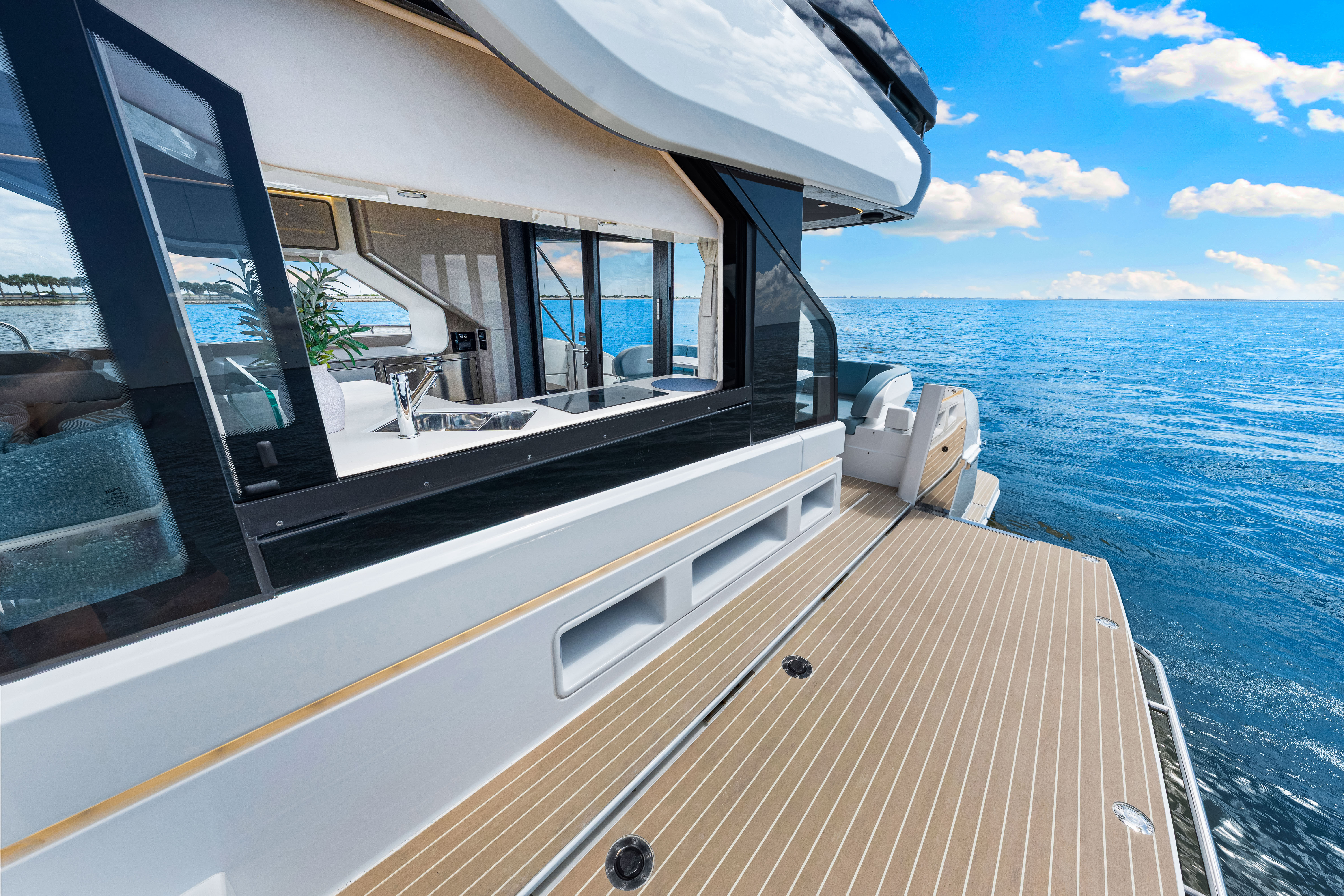 2025 Cruisers Yachts 57 Fly Image Thumbnail #23
