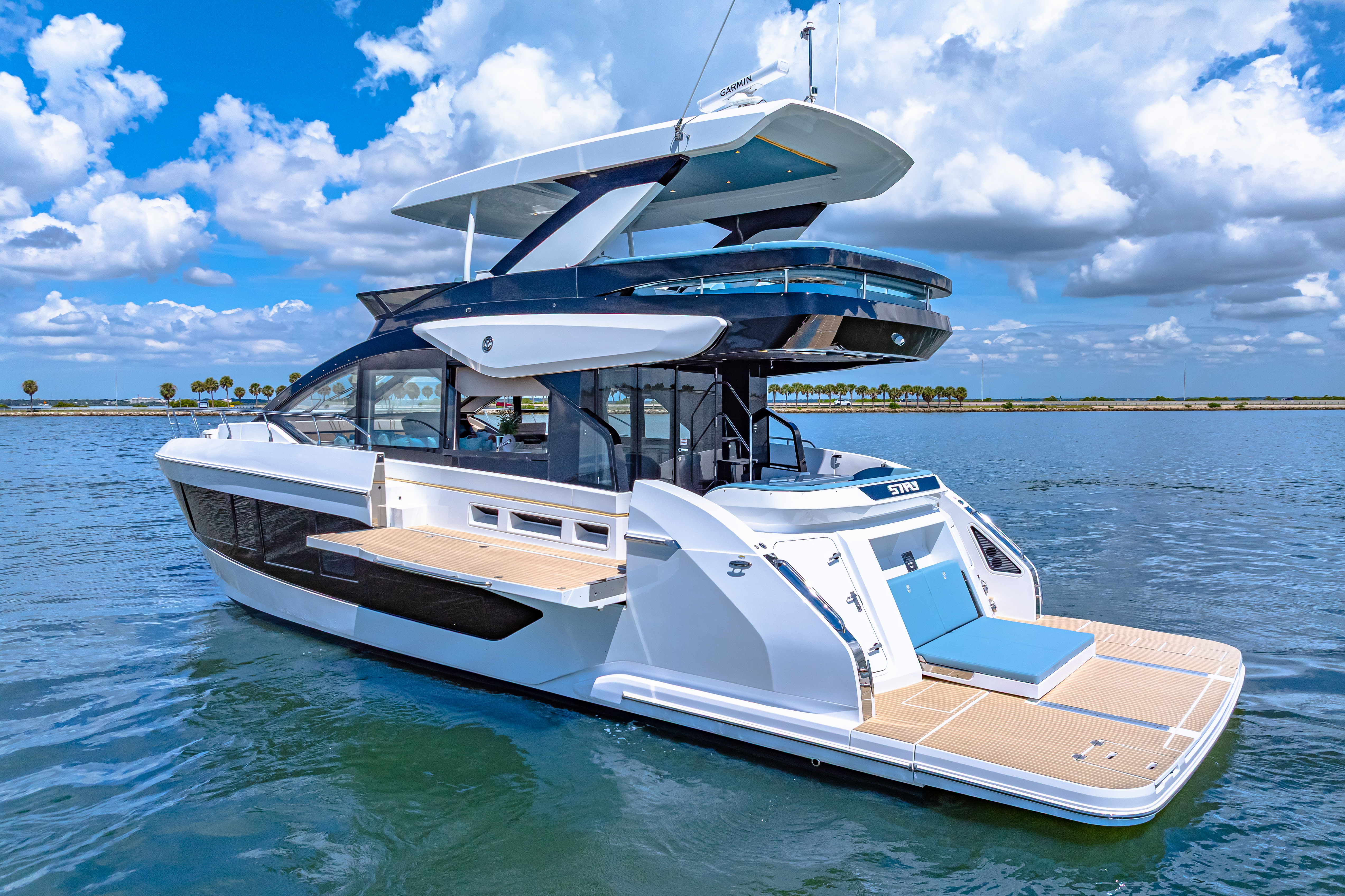 2025 Cruisers Yachts 57 Fly Image Thumbnail #7