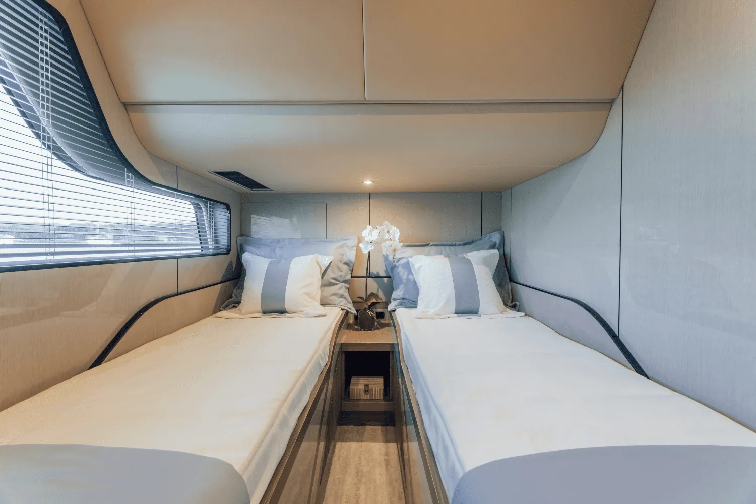2025 Cruisers Yachts 57 Fly Image Thumbnail #64