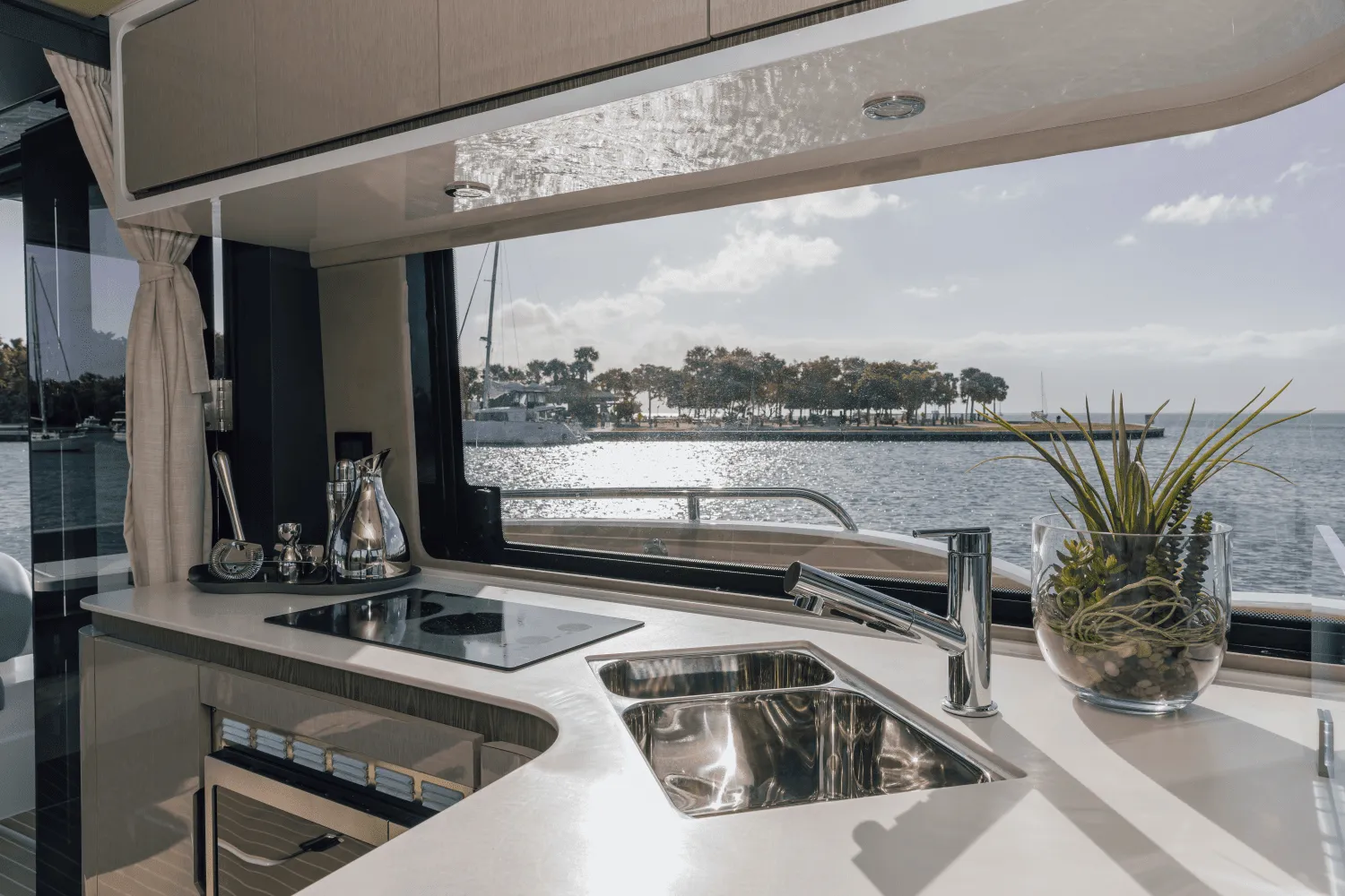2025 Cruisers Yachts 57 Fly Image Thumbnail #50