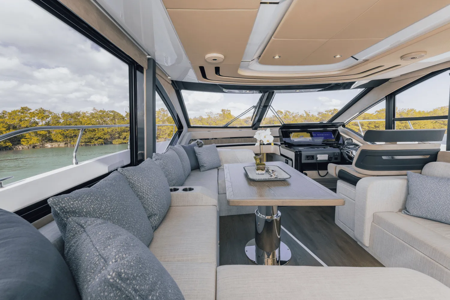 2025 Cruisers Yachts 57 Fly Image Thumbnail #32