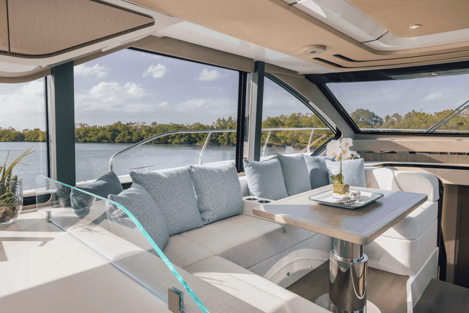 2025 Cruisers Yachts 57 Fly Image Thumbnail #30