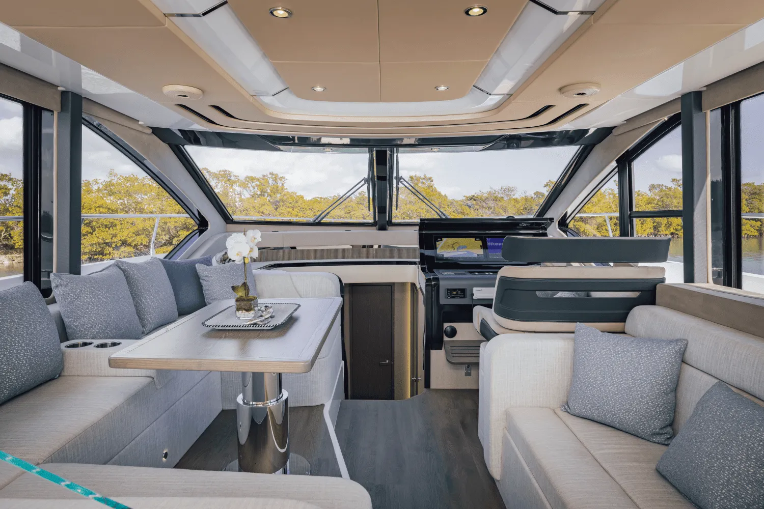 2025 Cruisers Yachts 57 Fly Image Thumbnail #33
