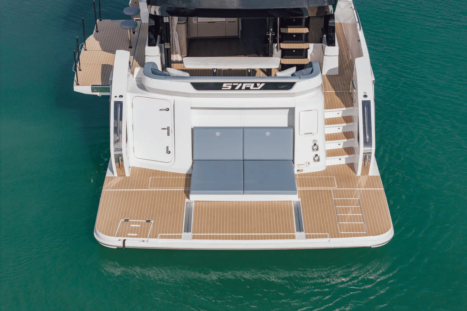 2025 Cruisers Yachts 57 Fly Image Thumbnail #19
