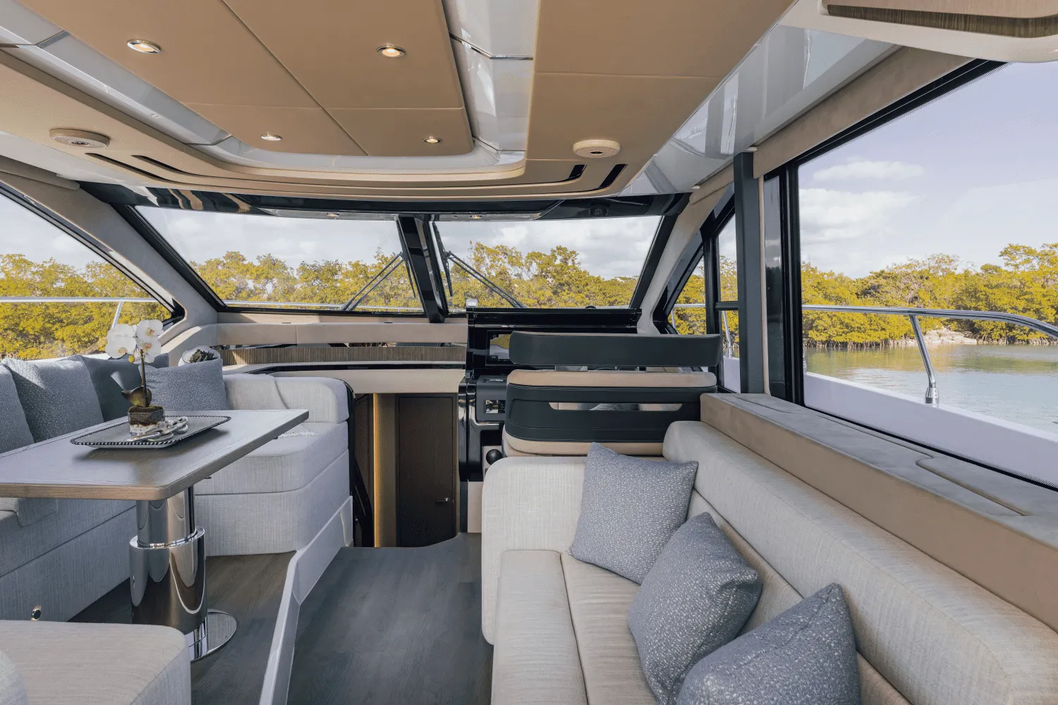 2025 Cruisers Yachts 57 Fly Image Thumbnail #37