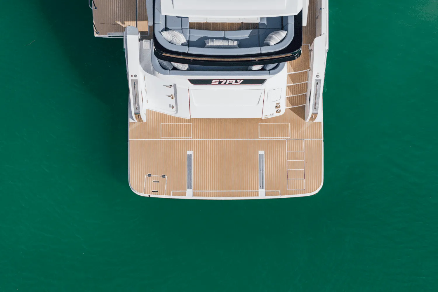 2025 Cruisers Yachts 57 Fly Image Thumbnail #20