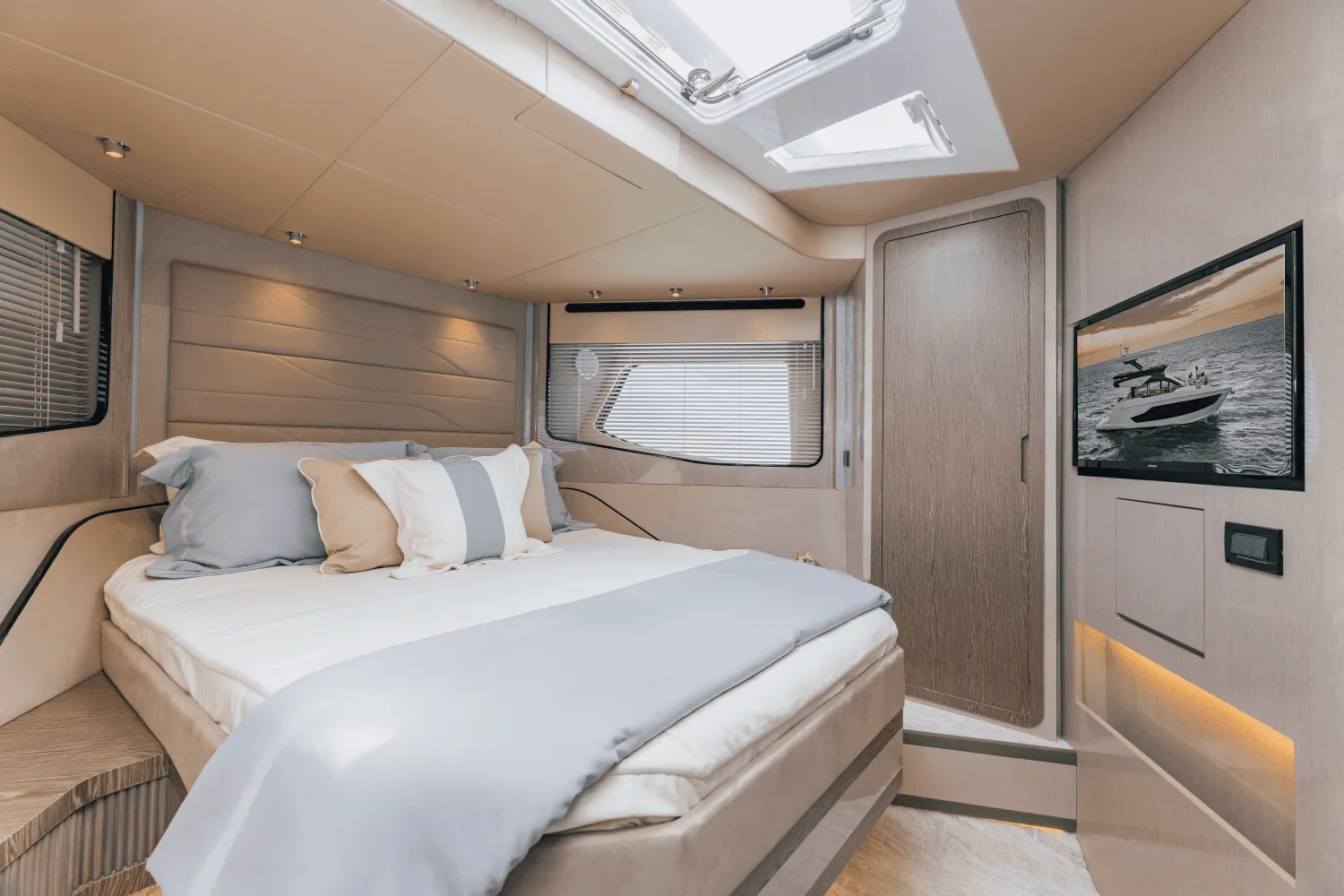 2025 Cruisers Yachts 57 Fly Image Thumbnail #66