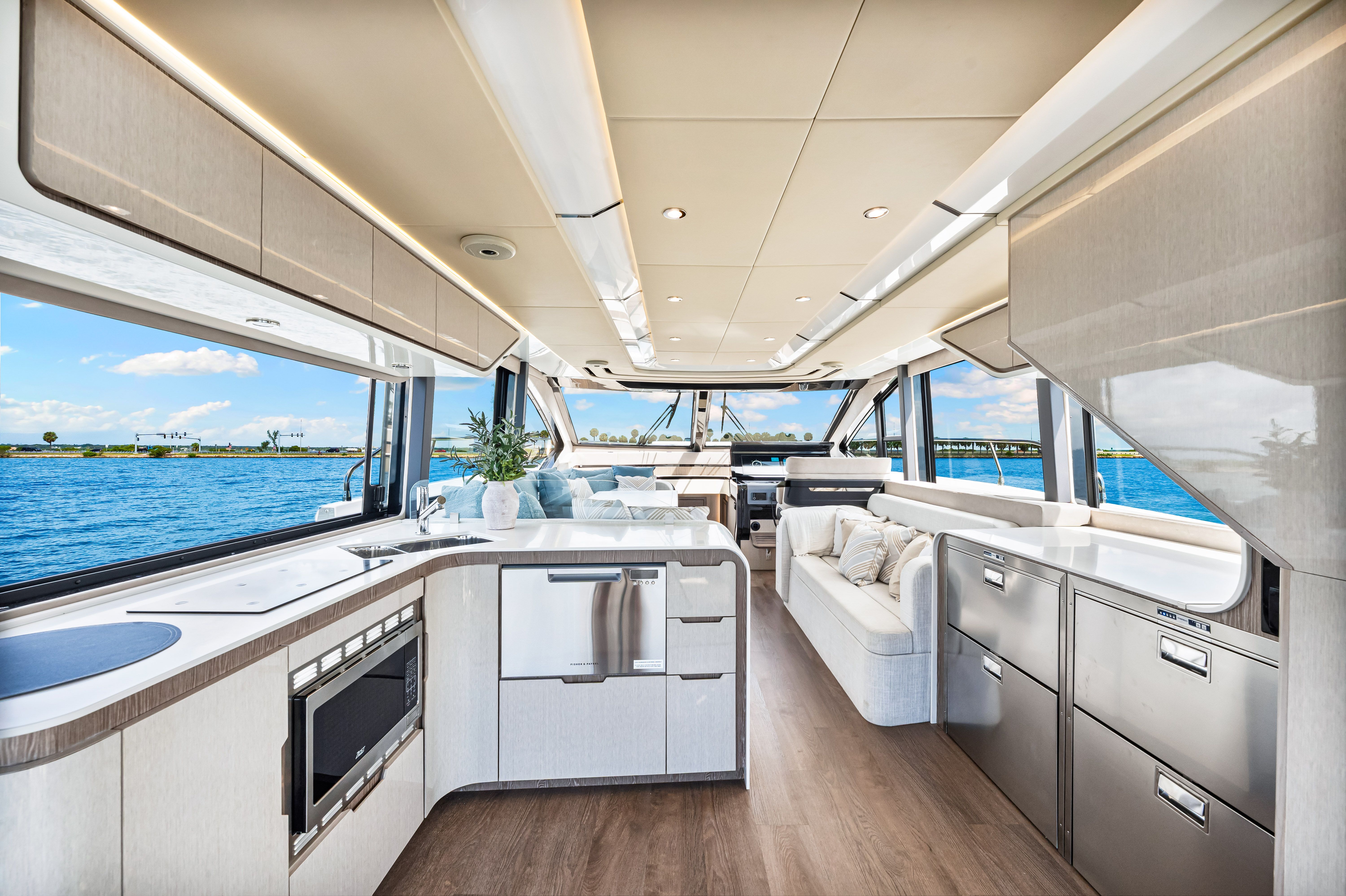 2025 Cruisers Yachts 57 Fly Image Thumbnail #39